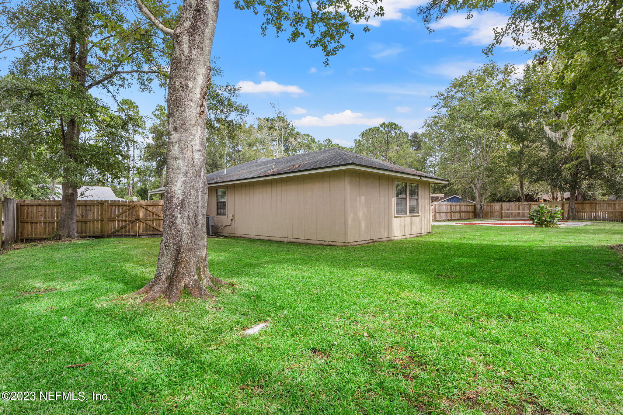 8147 WEYBRIDGE Drive