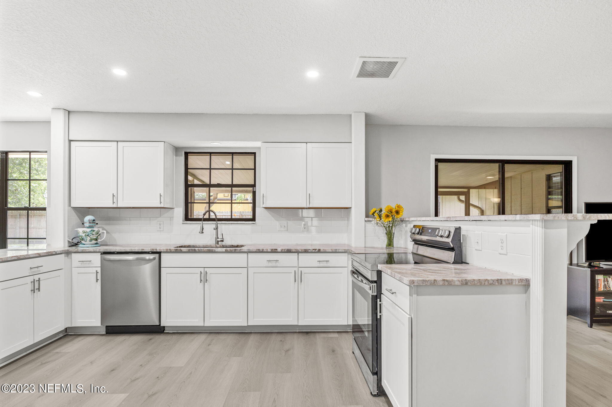 8147 WEYBRIDGE Drive