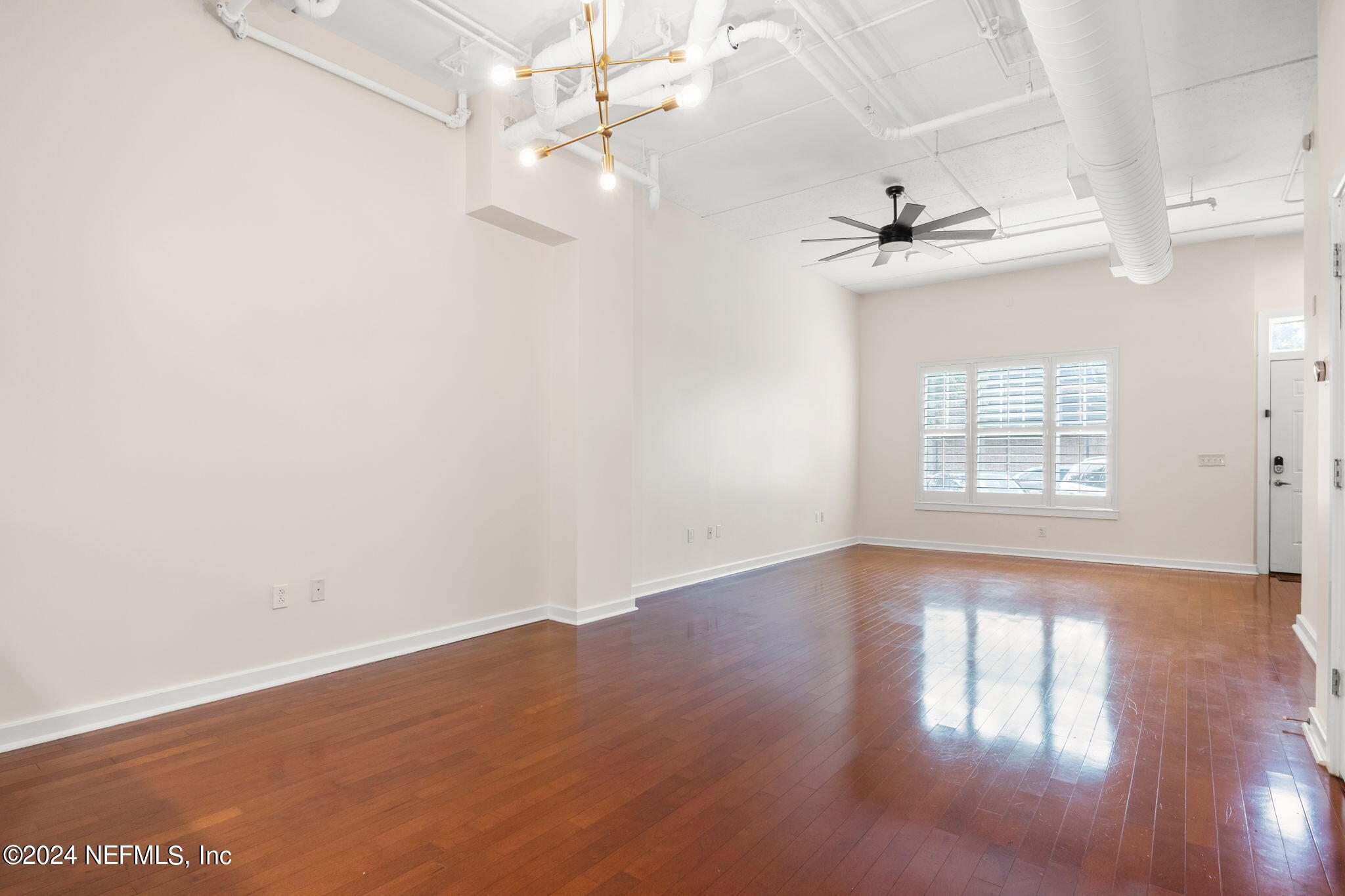 1661 RIVERSIDE Avenue, 116