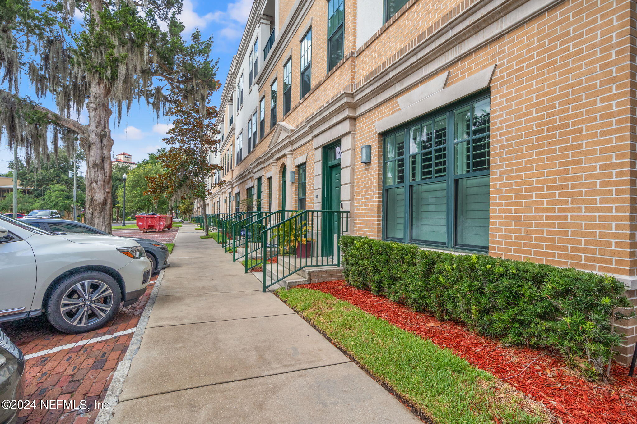1661 RIVERSIDE Avenue, 116