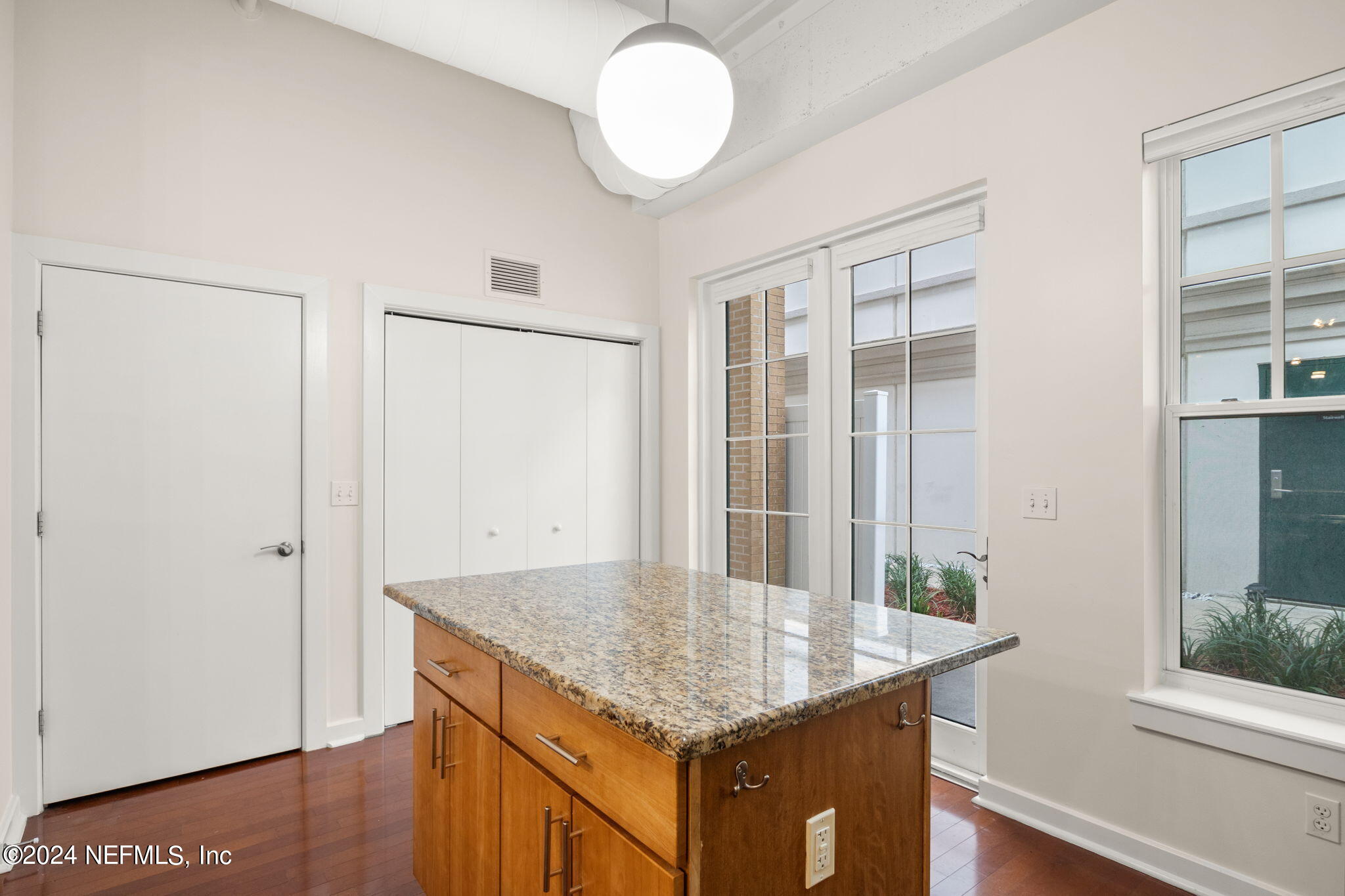 1661 RIVERSIDE Avenue, 116