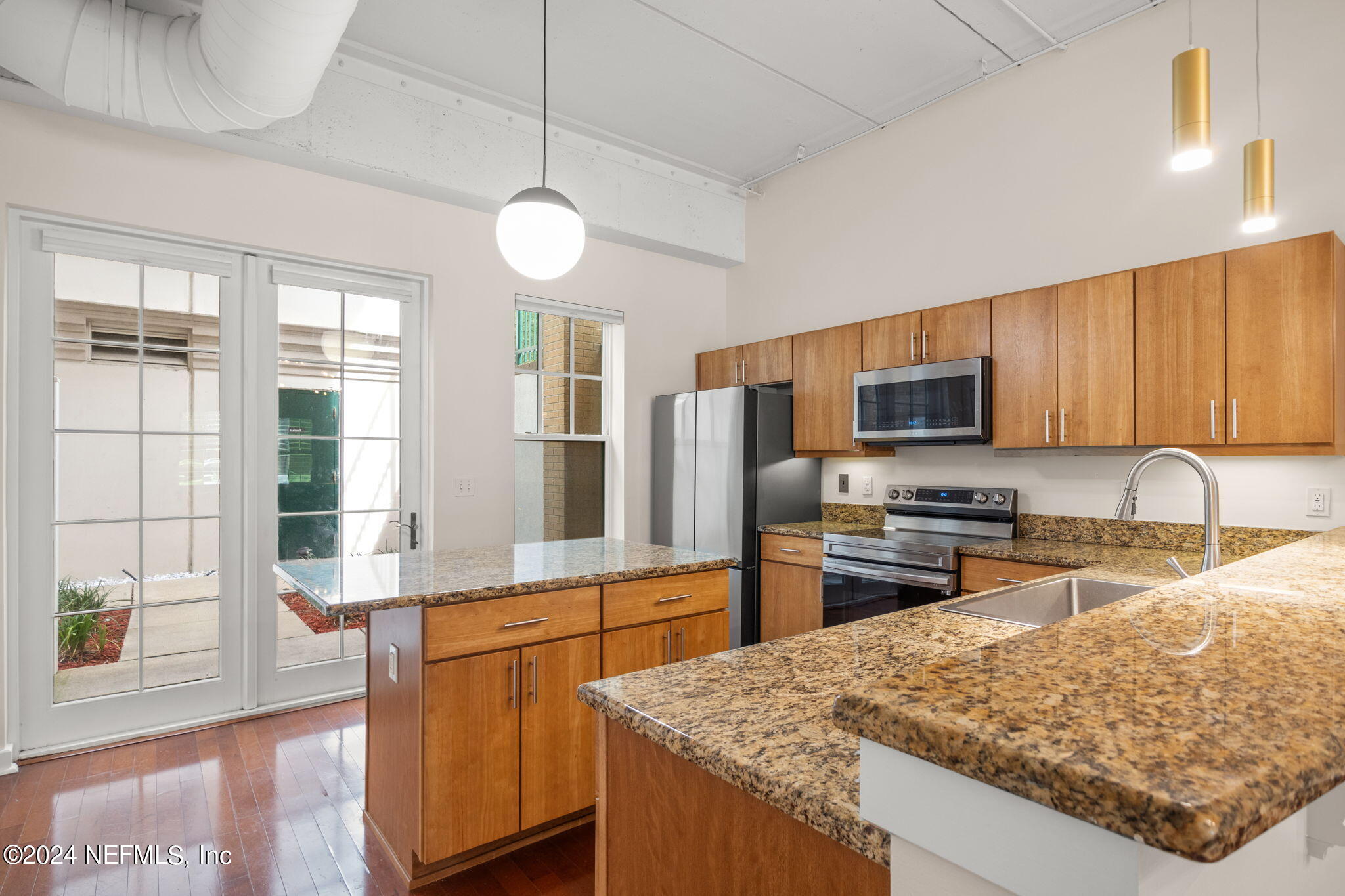 1661 RIVERSIDE Avenue, 116