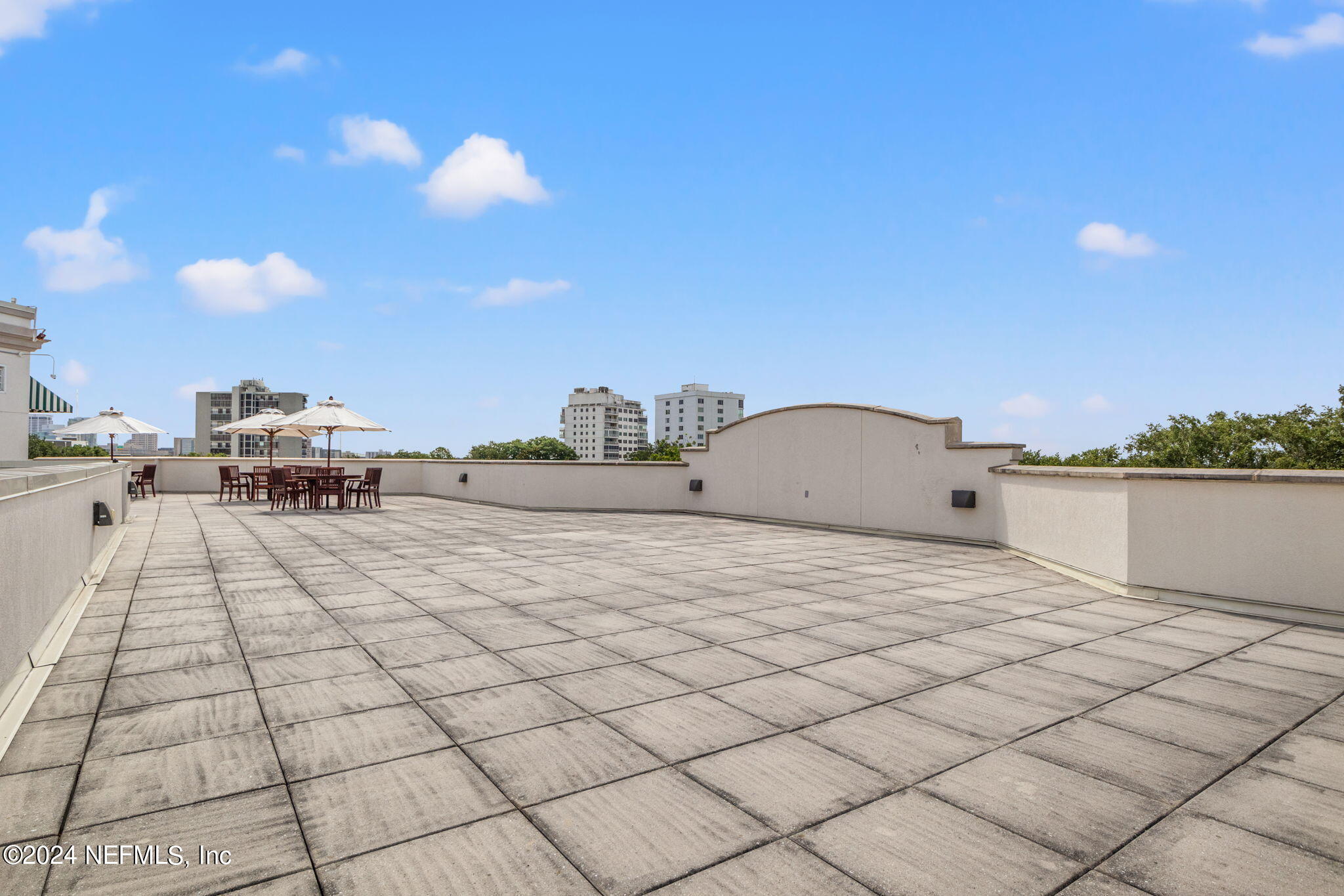 1661 RIVERSIDE Avenue, 116
