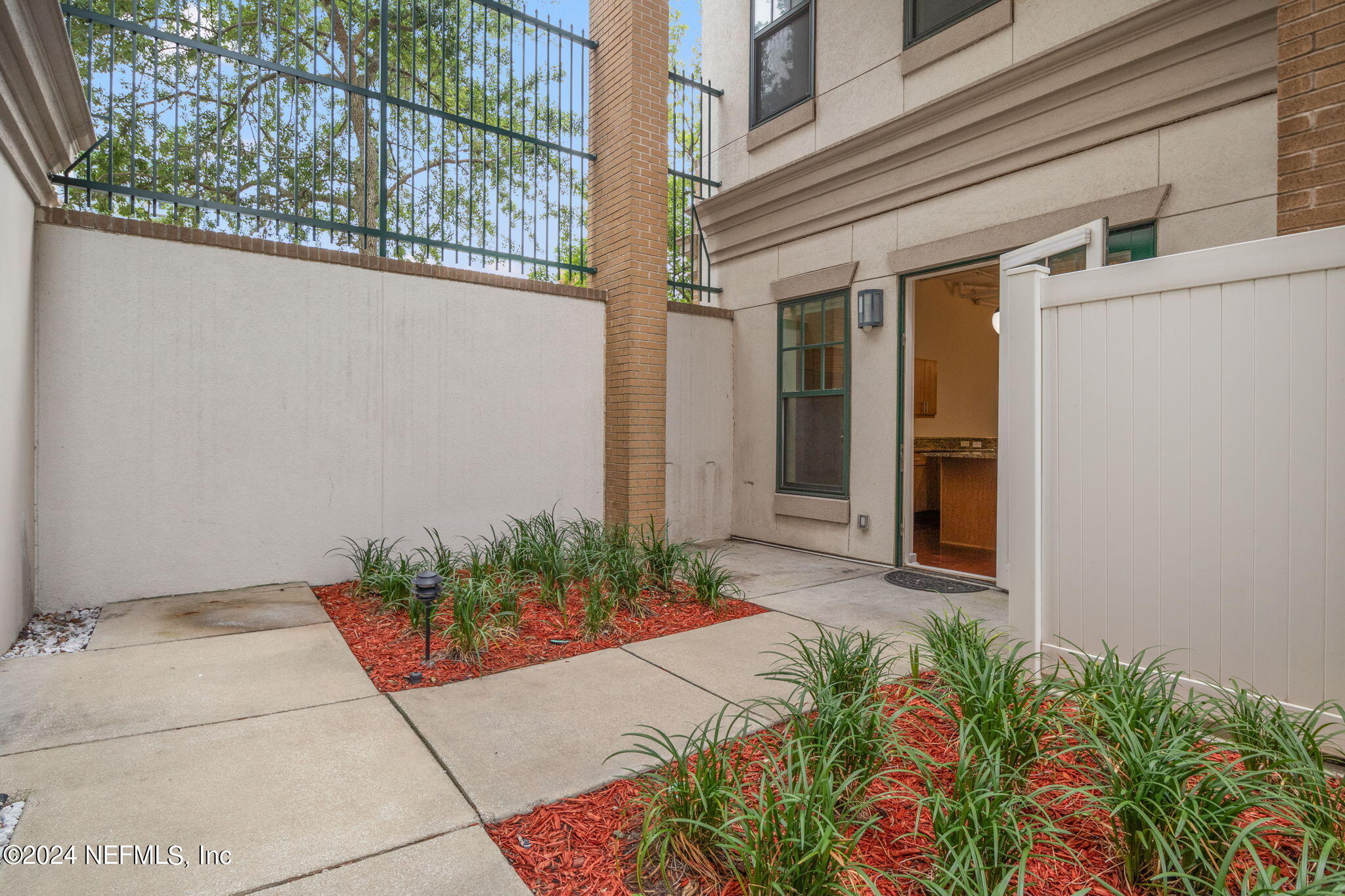 1661 RIVERSIDE Avenue, 116