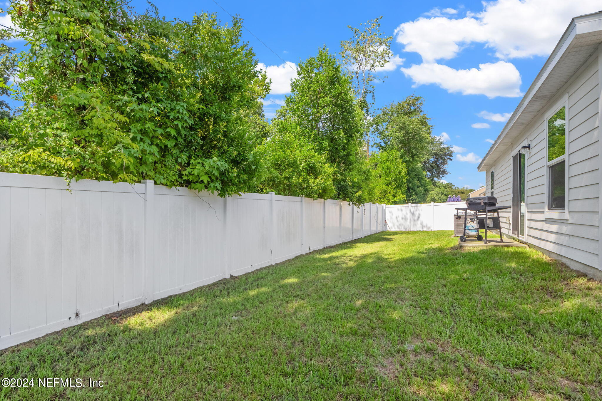 752 CONSTITUTION Place