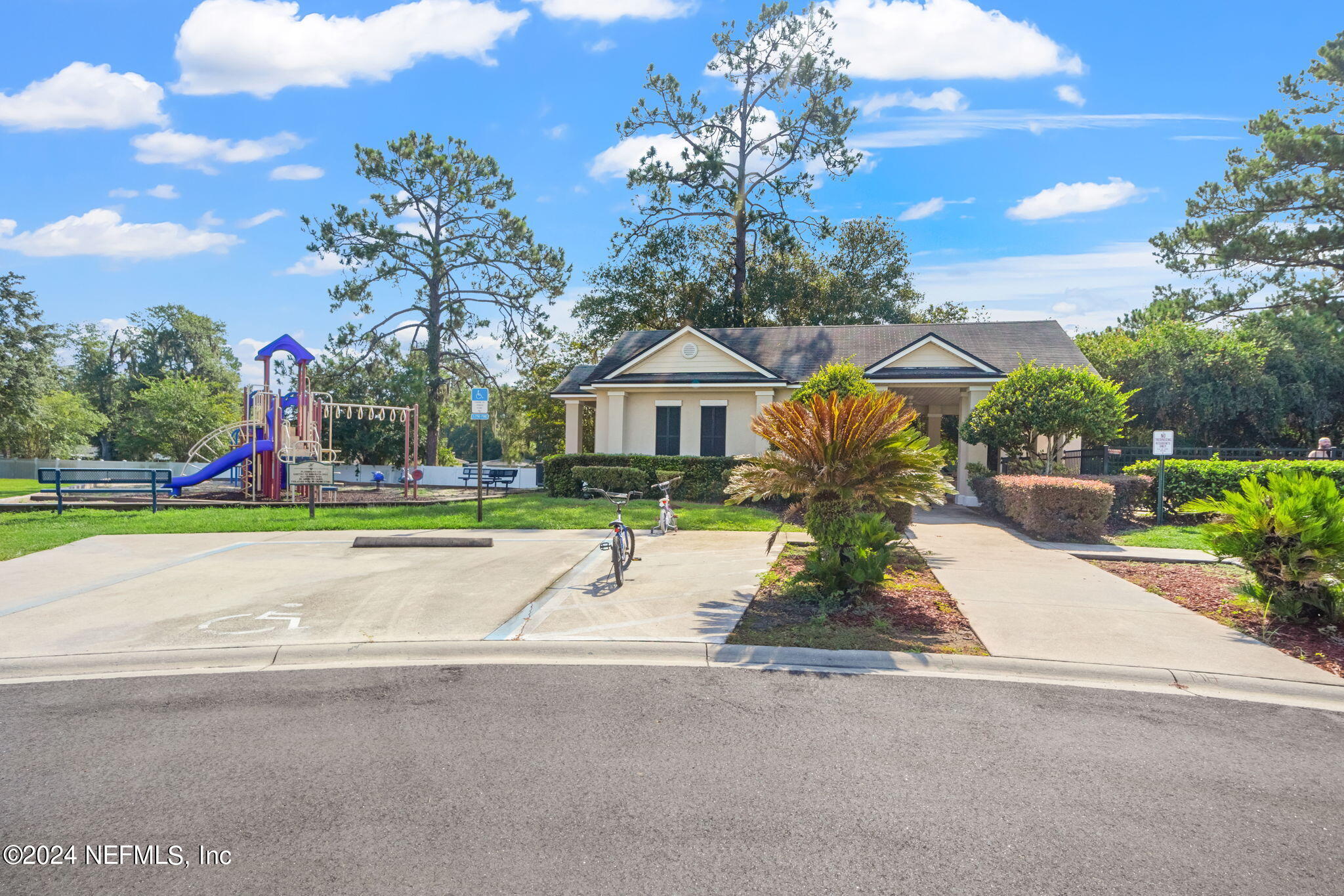 752 CONSTITUTION Place