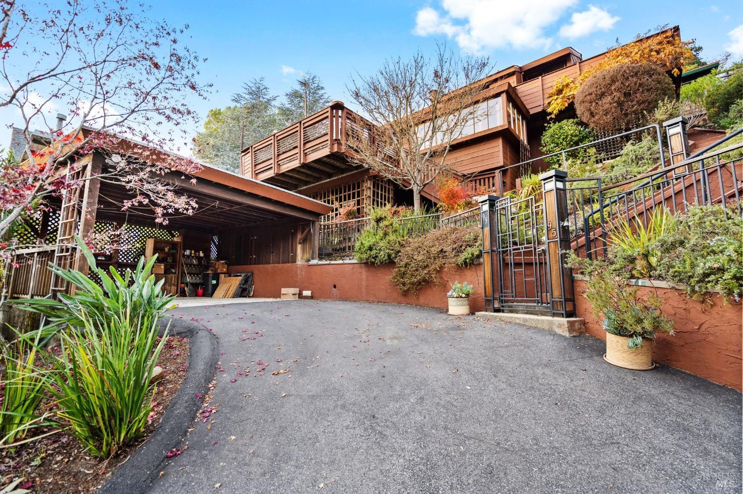 95 Holstein Road