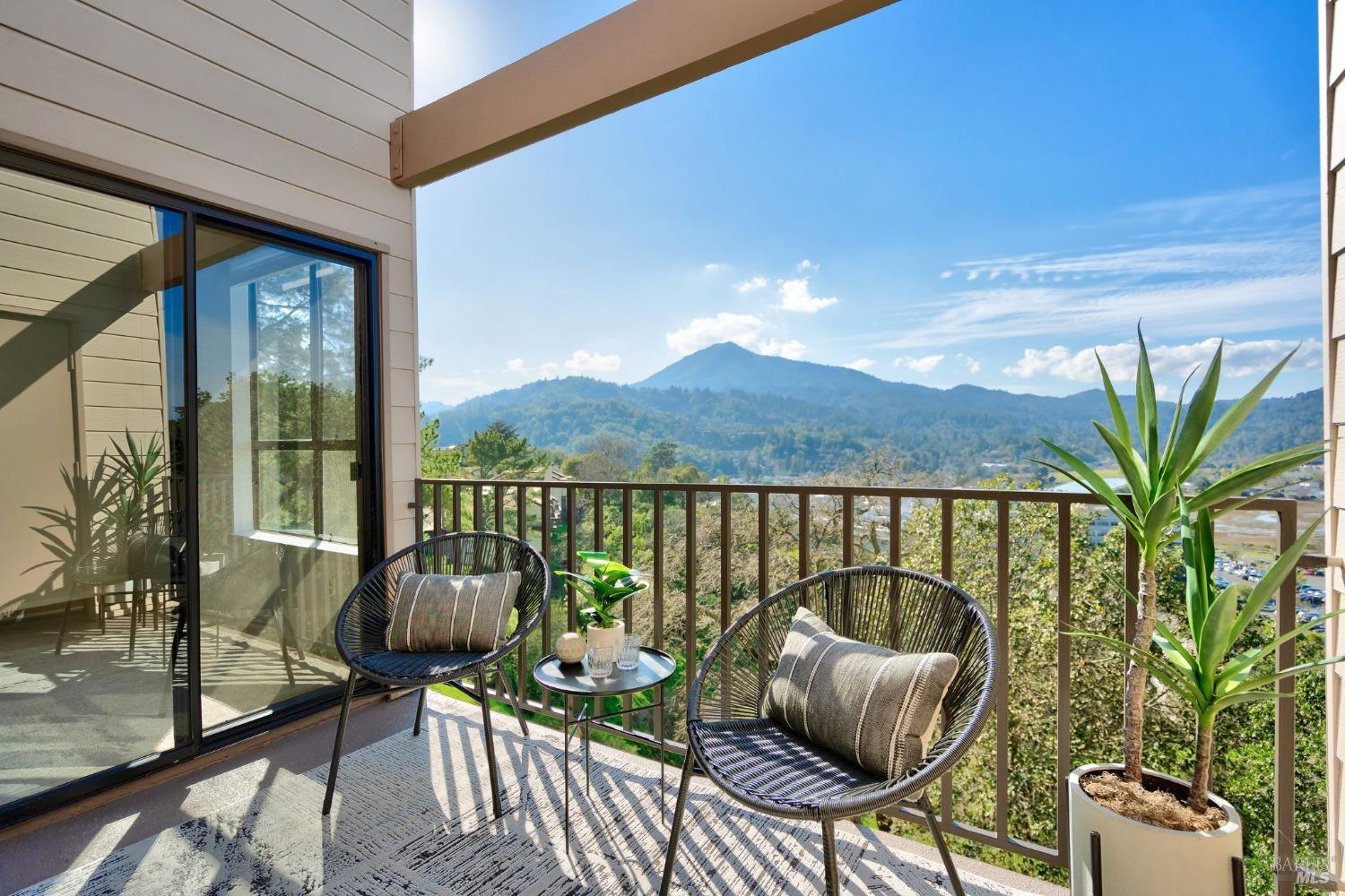 621 Via Casitas