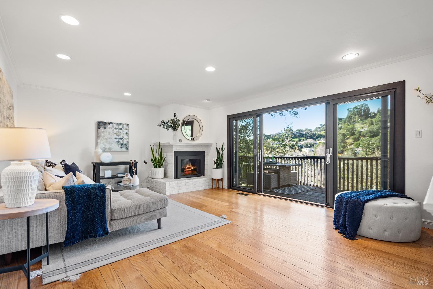 10 Island Dr