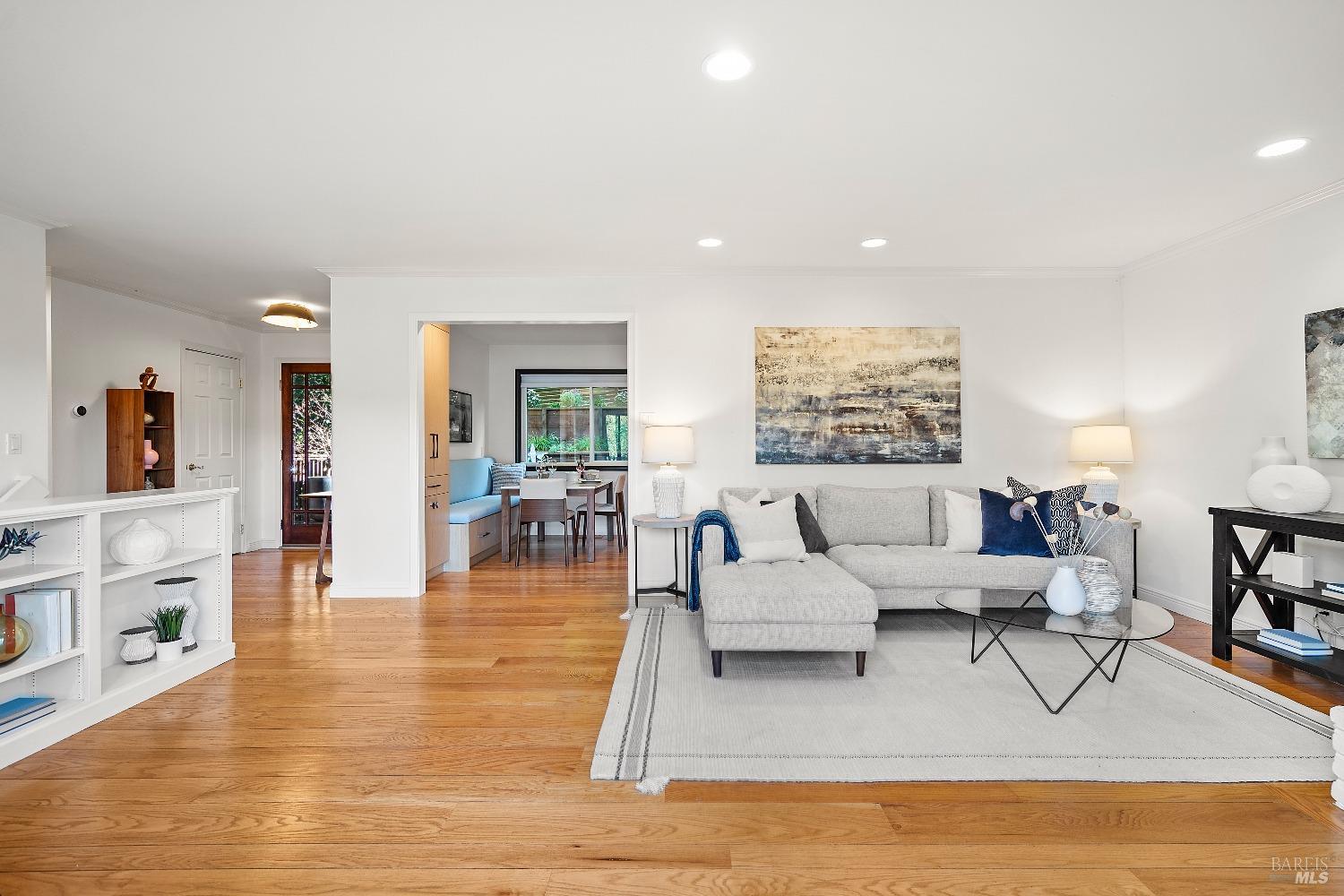 10 Island Dr