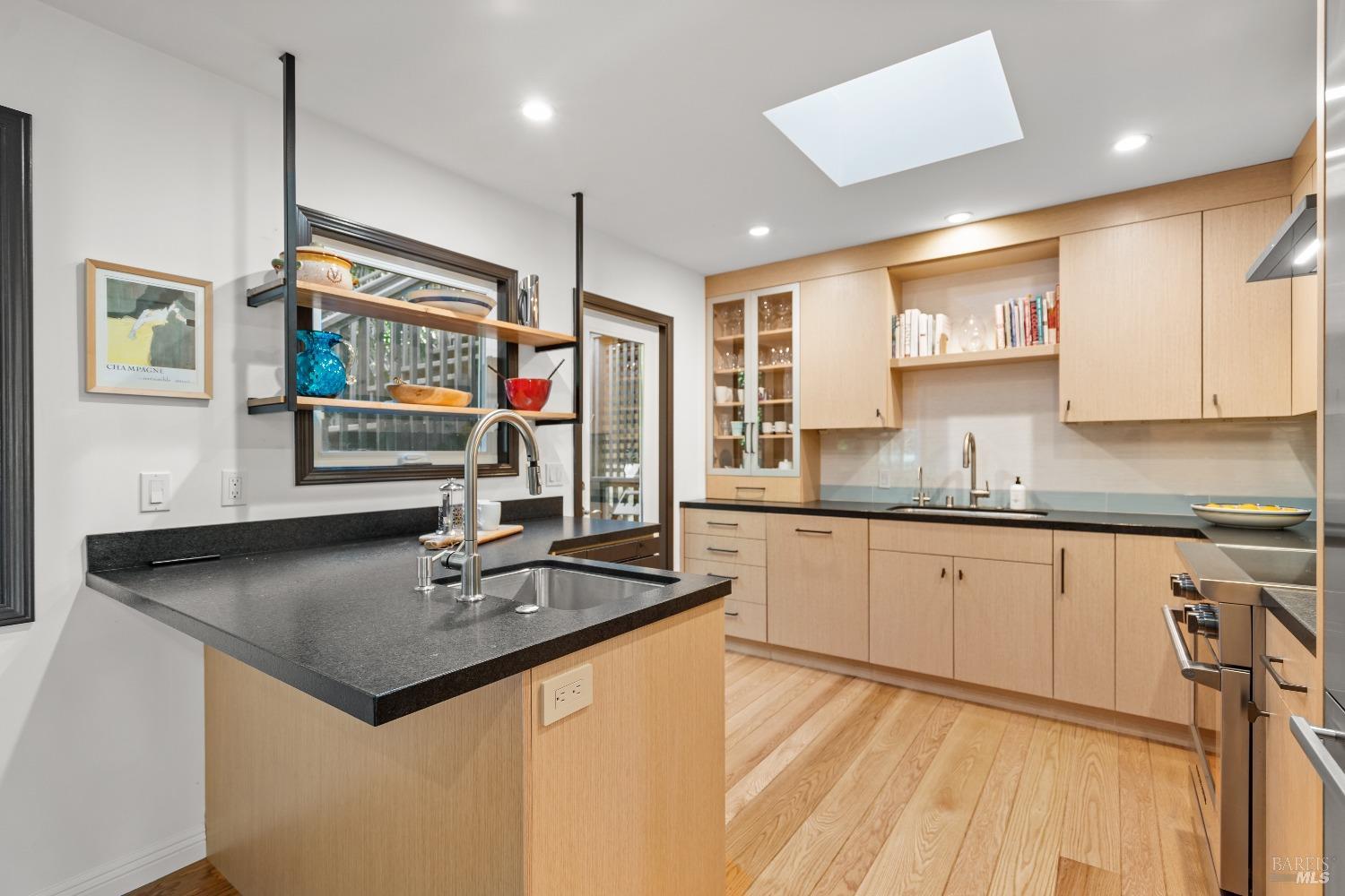 10 Island Dr