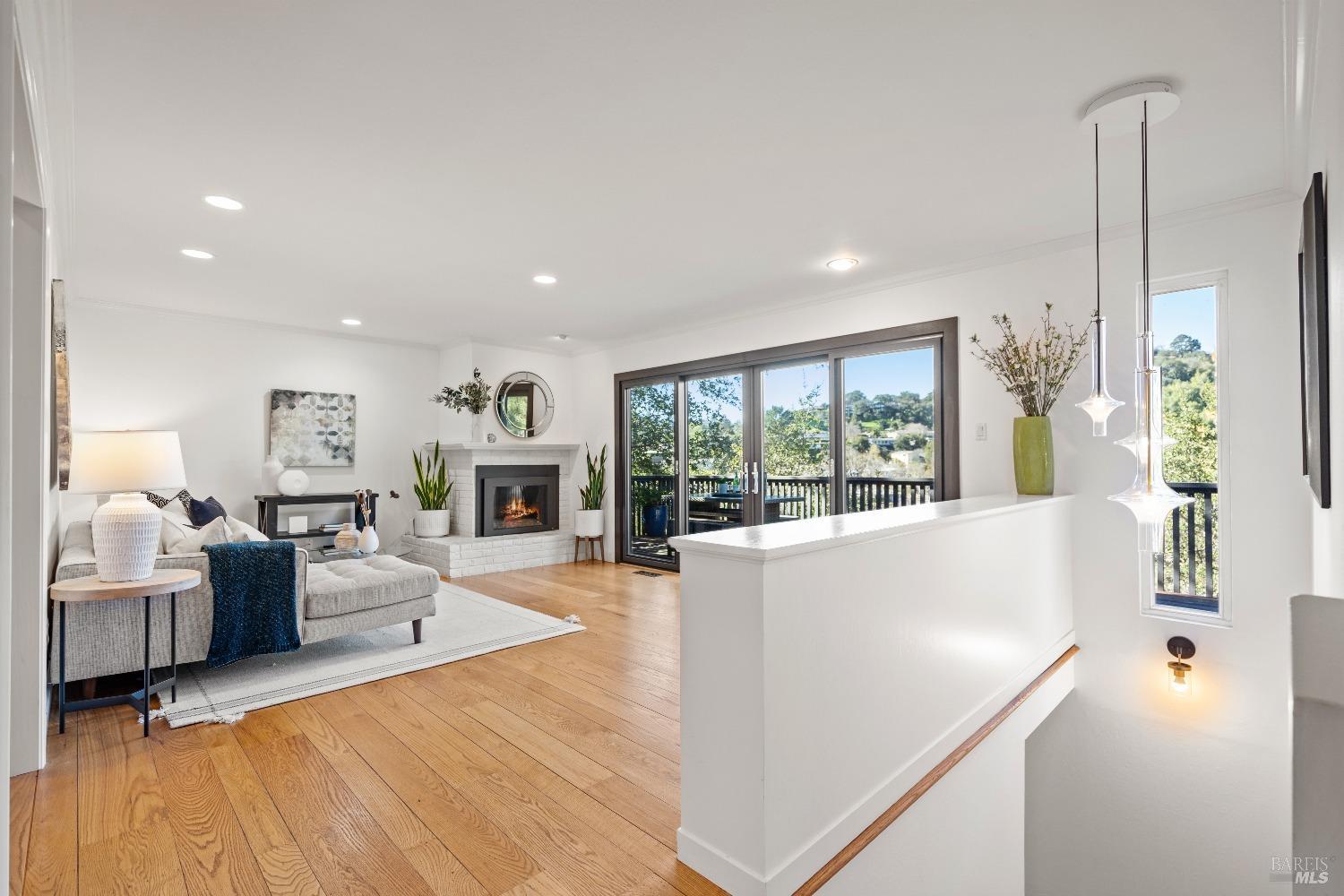 10 Island Dr
