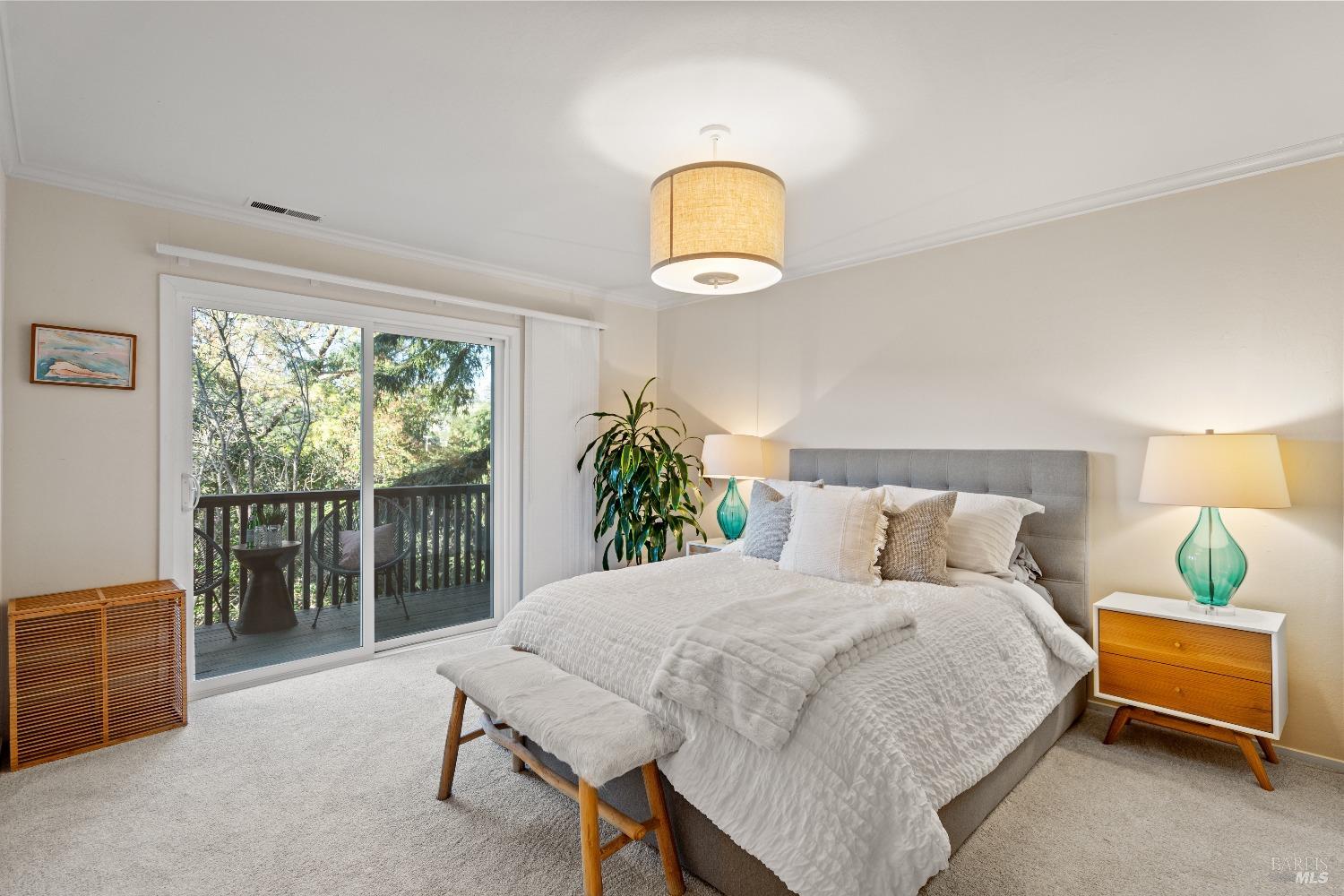10 Island Dr