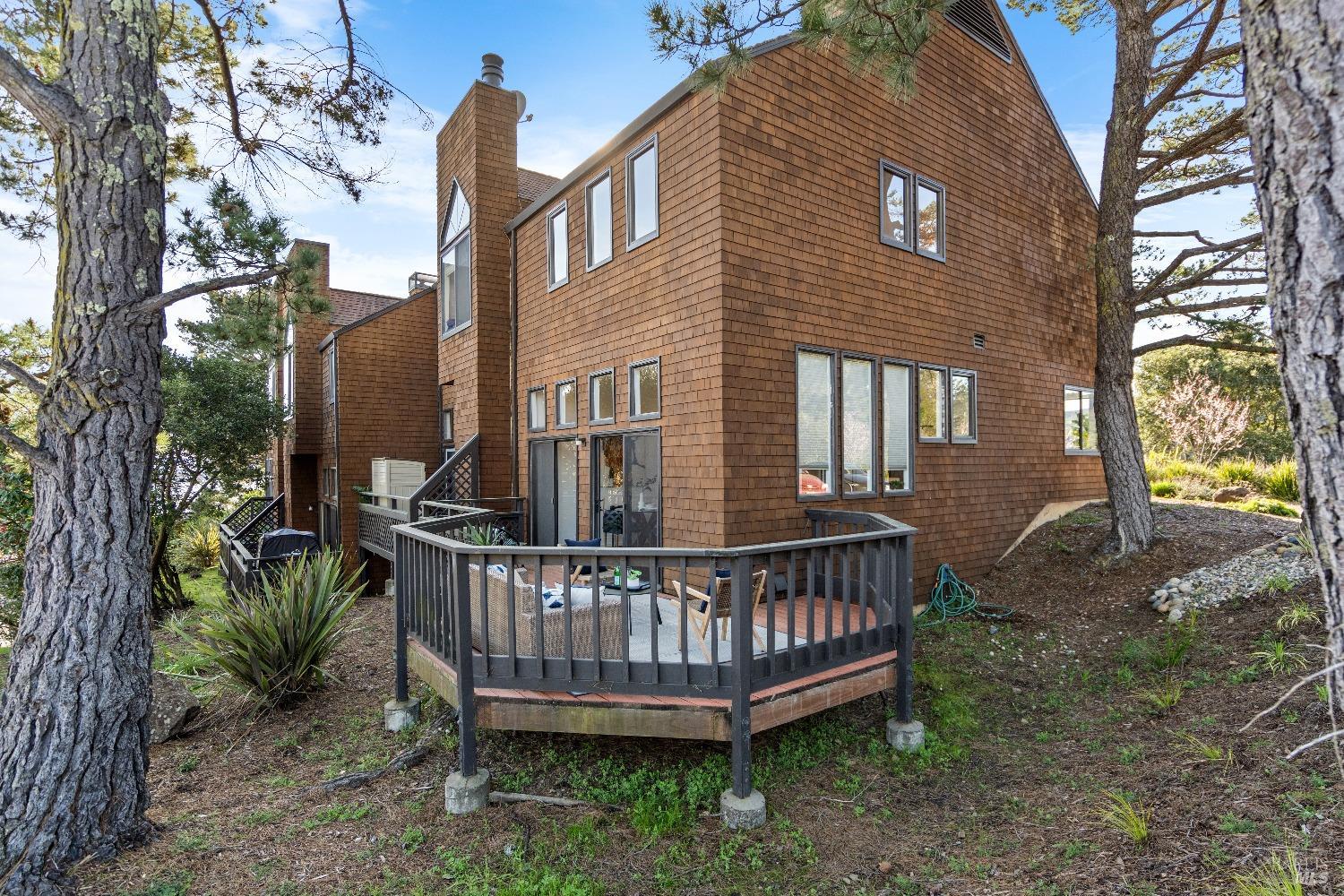 279 Donahue St