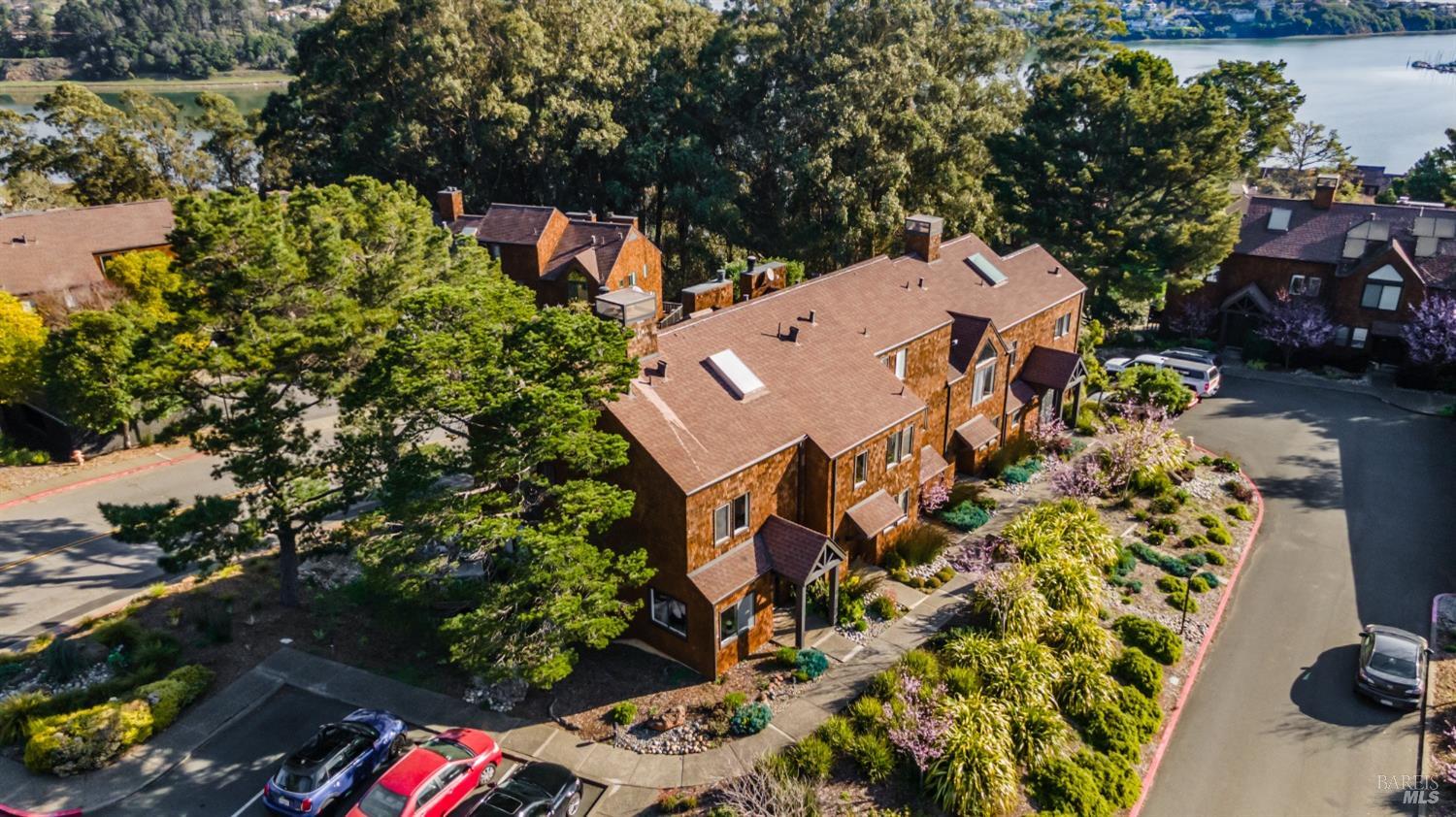 279 Donahue St