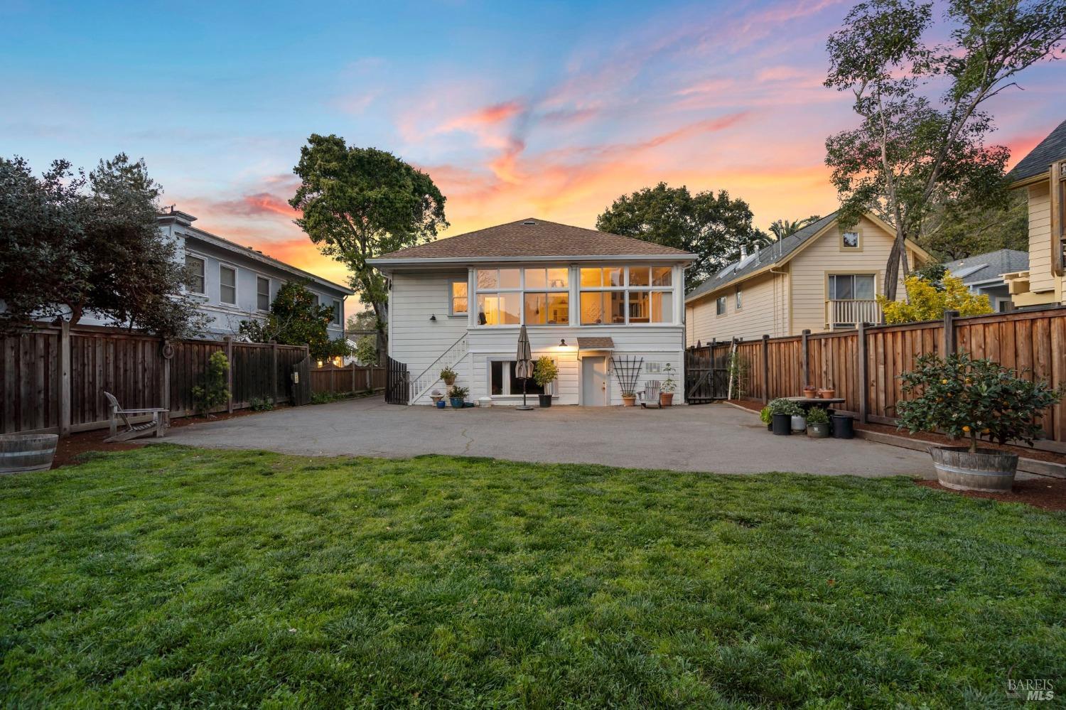833 San Anselmo Ave