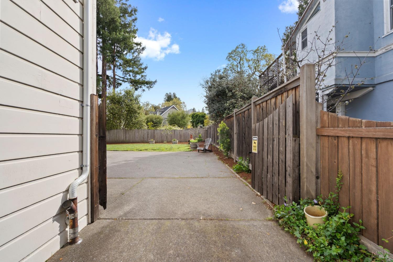 833 San Anselmo Ave