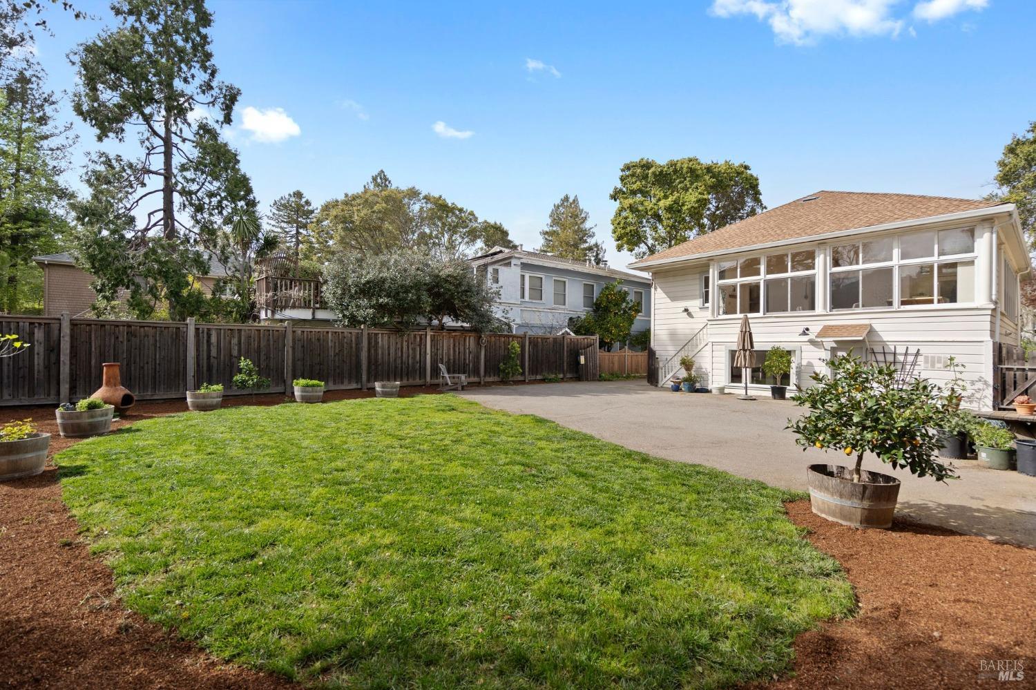 833 San Anselmo Ave