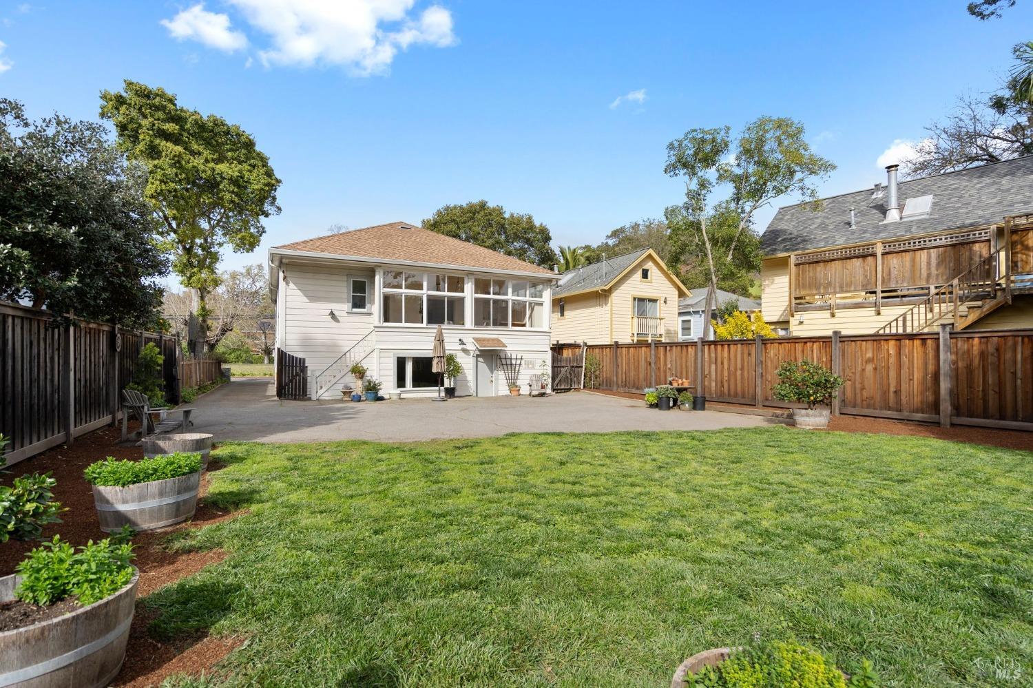 833 San Anselmo Ave