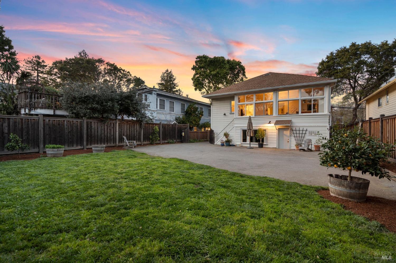 833 San Anselmo Ave