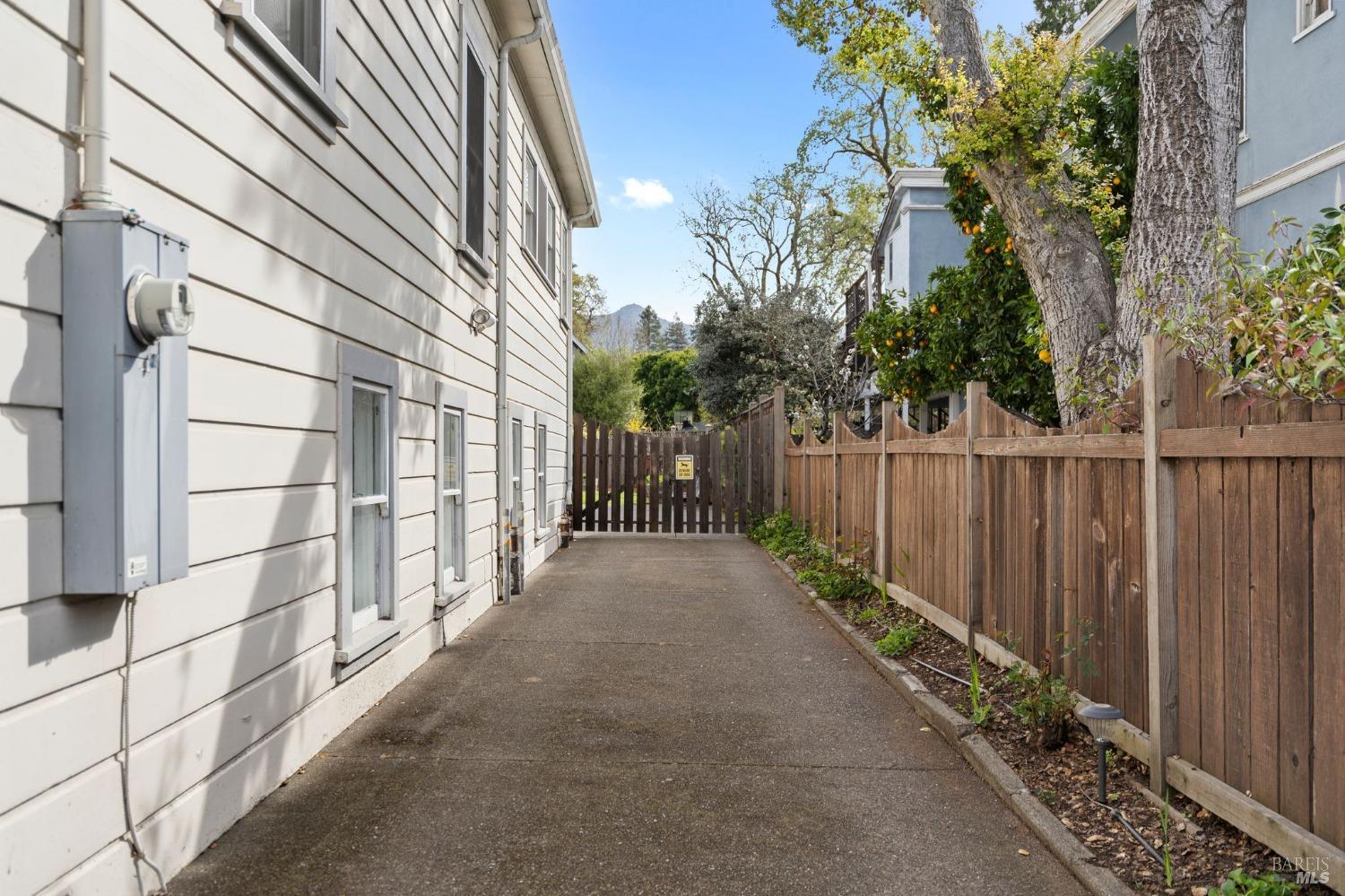 833 San Anselmo Ave