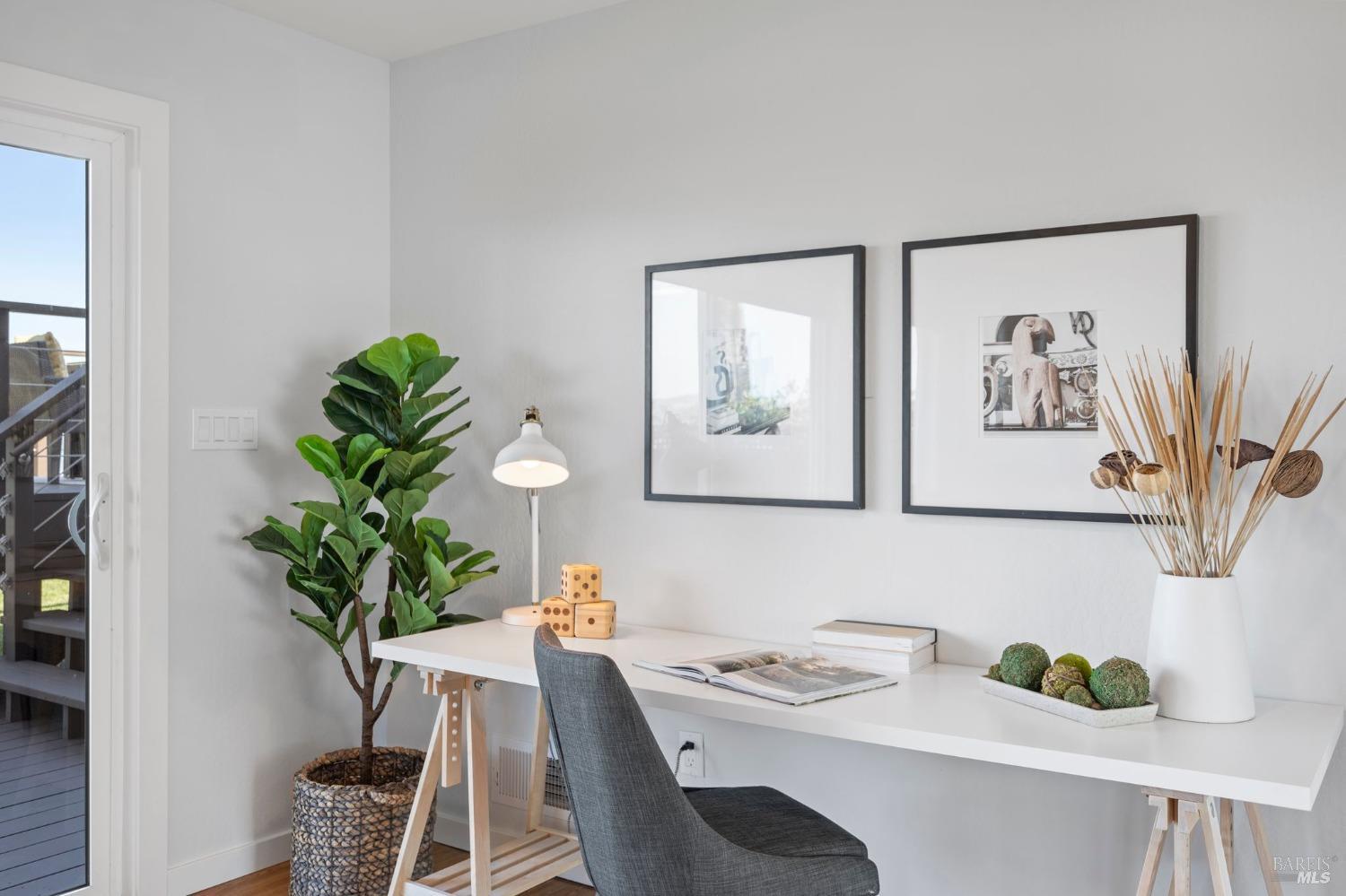 267 Golden Hind Psge