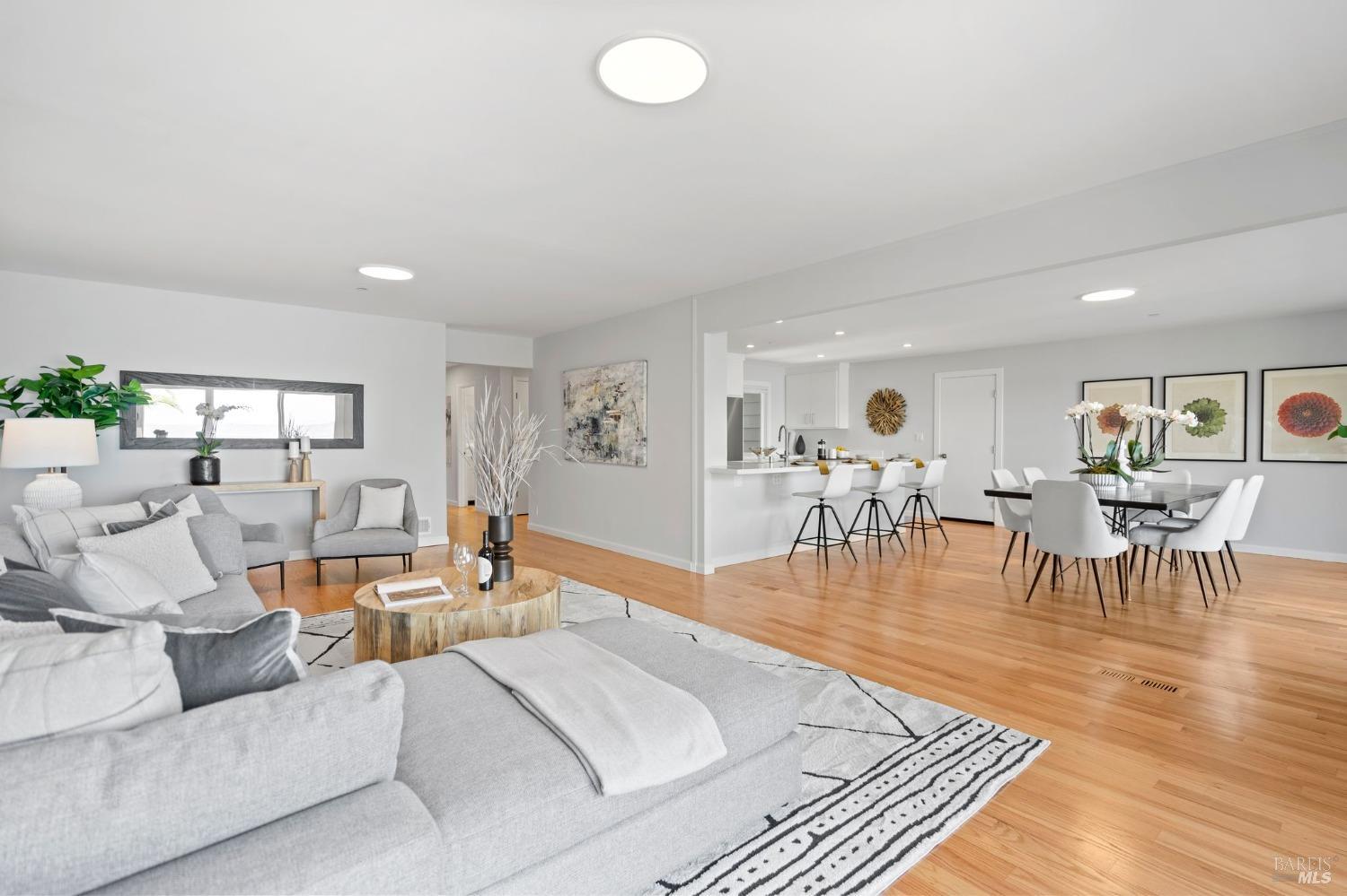 267 Golden Hind Psge