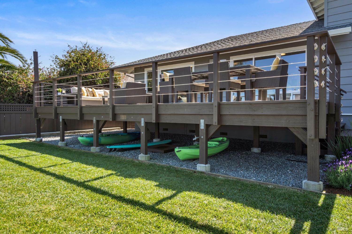 267 Golden Hind Psge