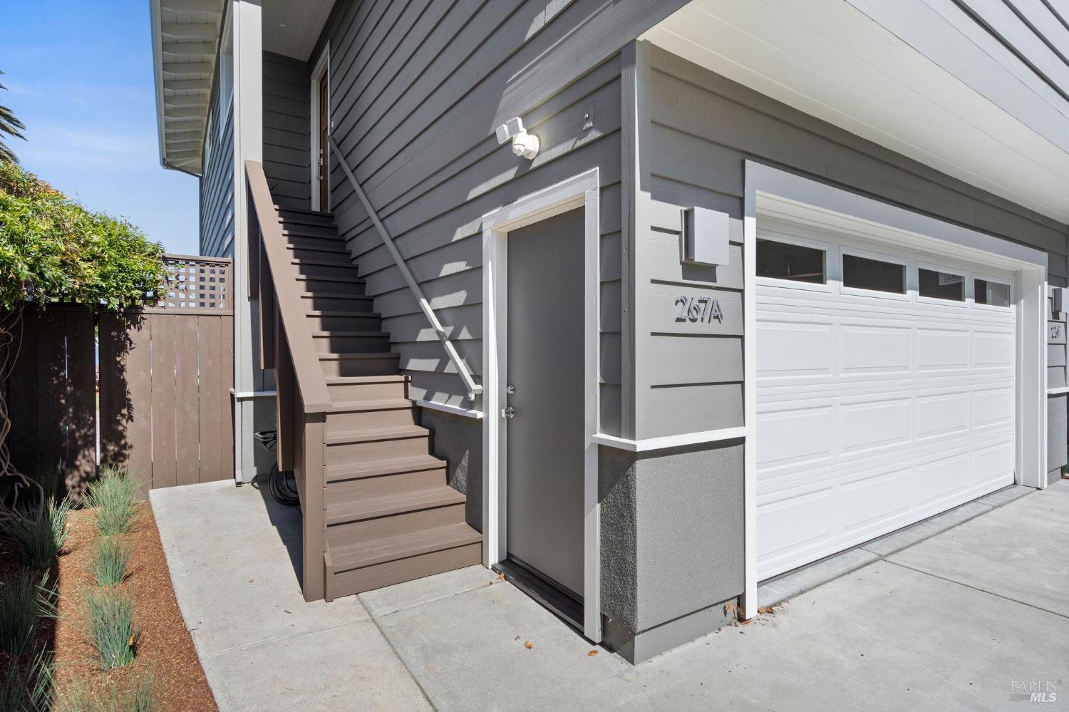 267 Golden Hind Psge