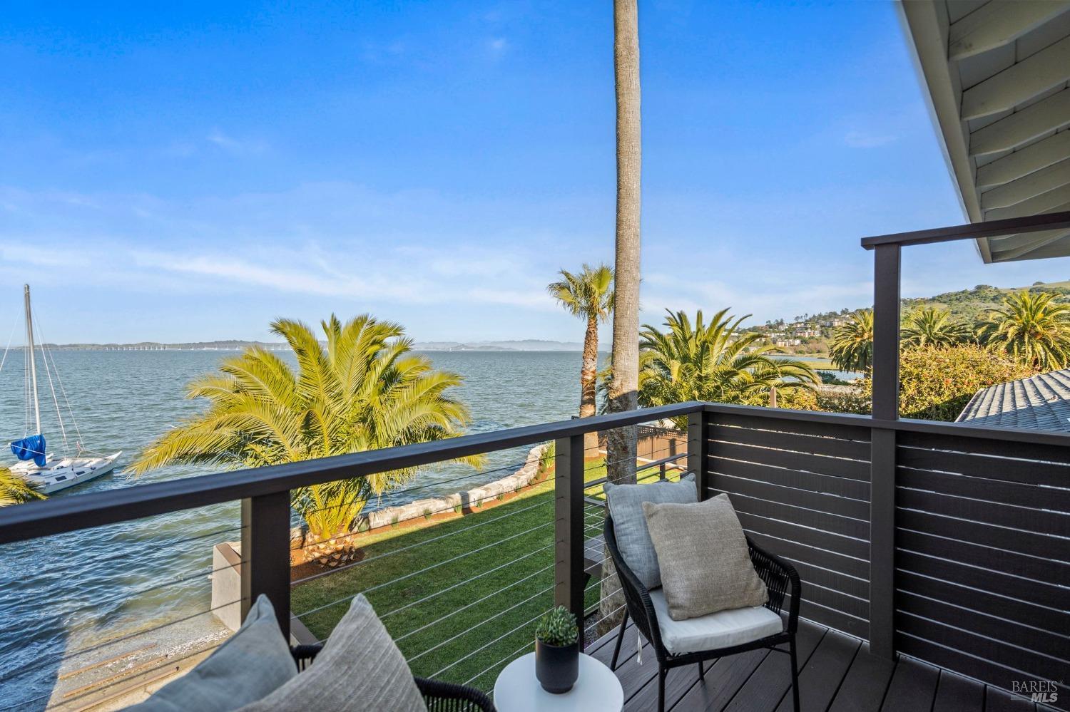 267 Golden Hind Psge