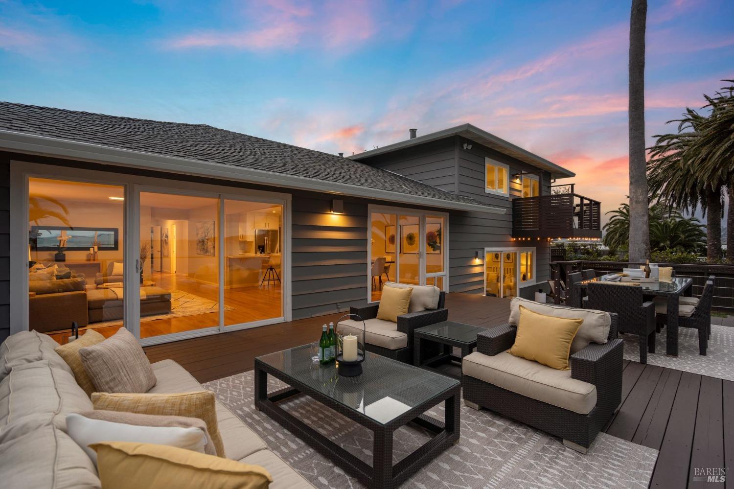 267 Golden Hind Psge