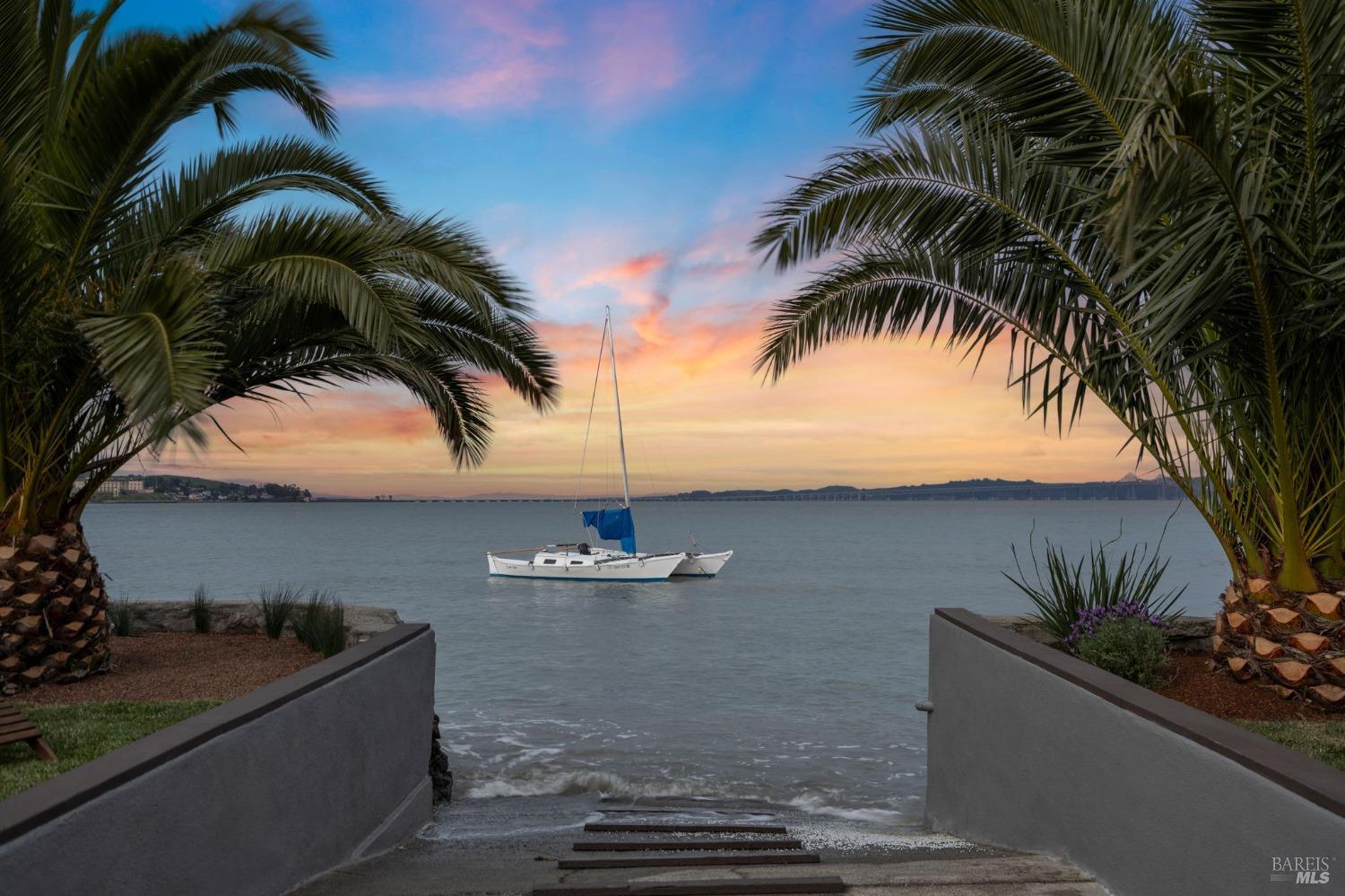 267 Golden Hind Psge