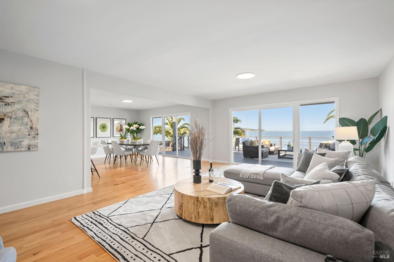 267 Golden Hind Psge