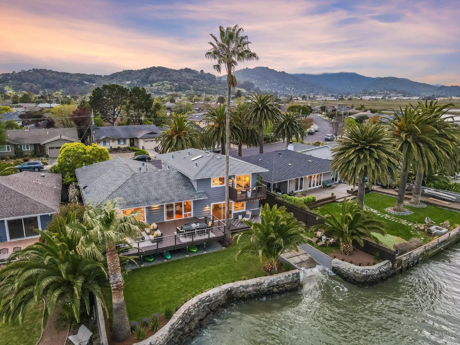 267 Golden Hind Psge