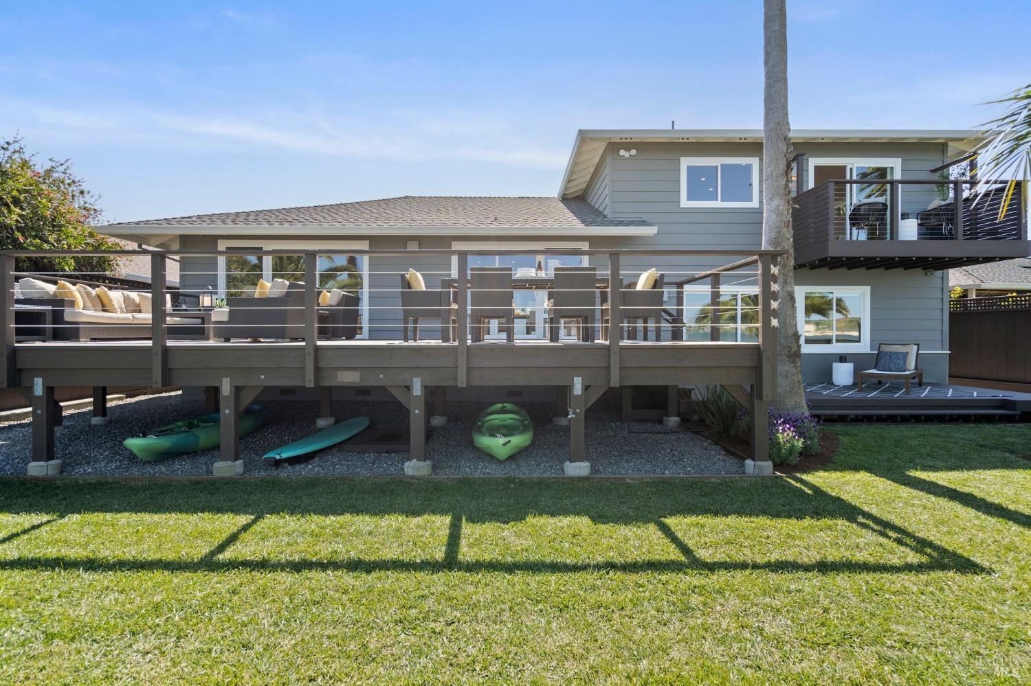 267 Golden Hind Psge