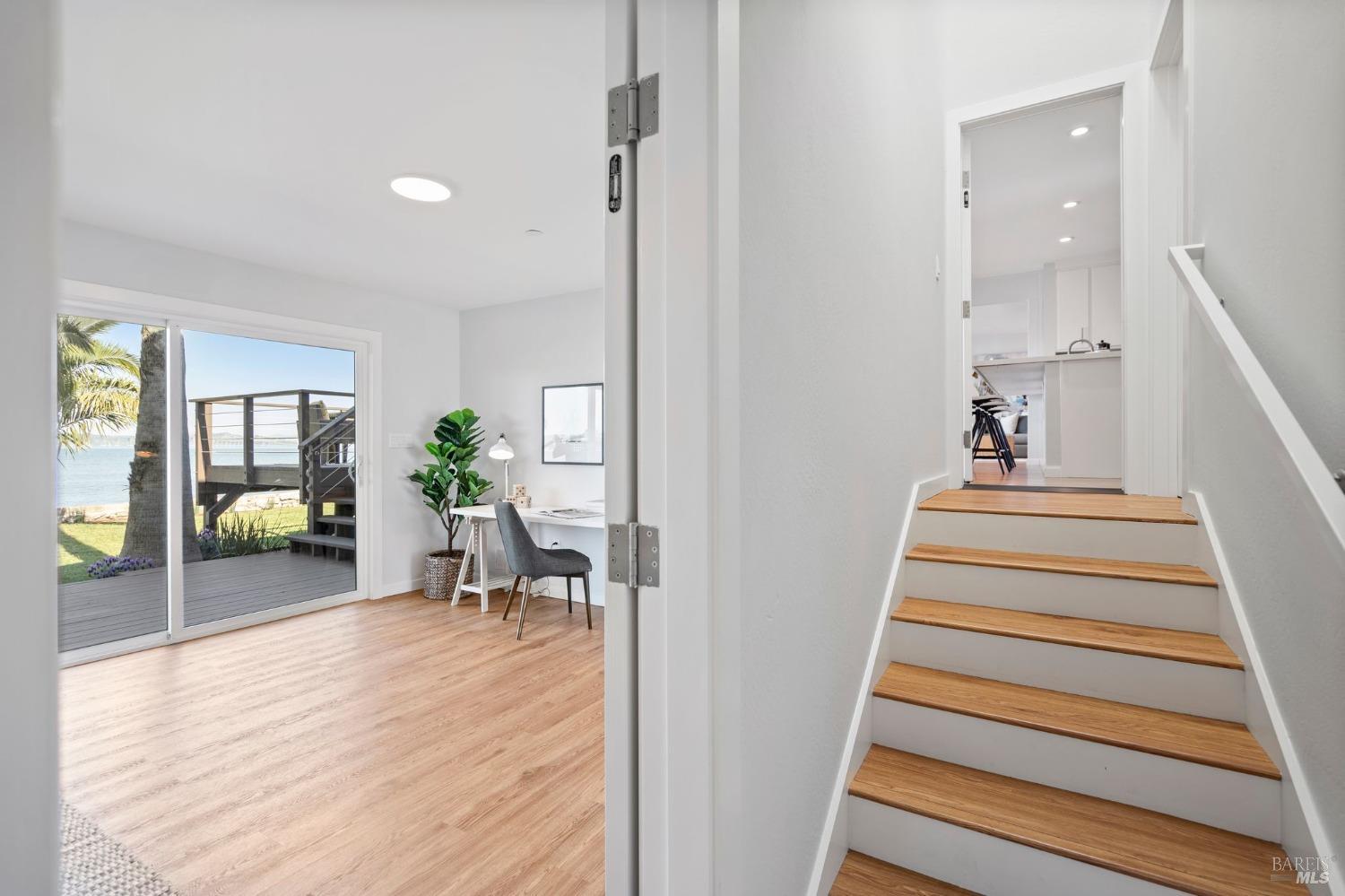 267 Golden Hind Psge