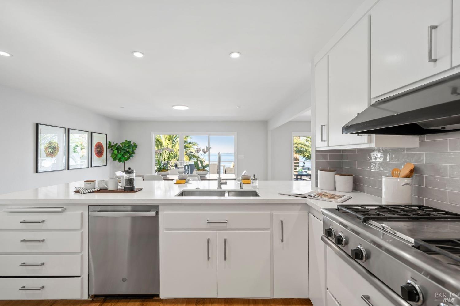 267 Golden Hind Psge