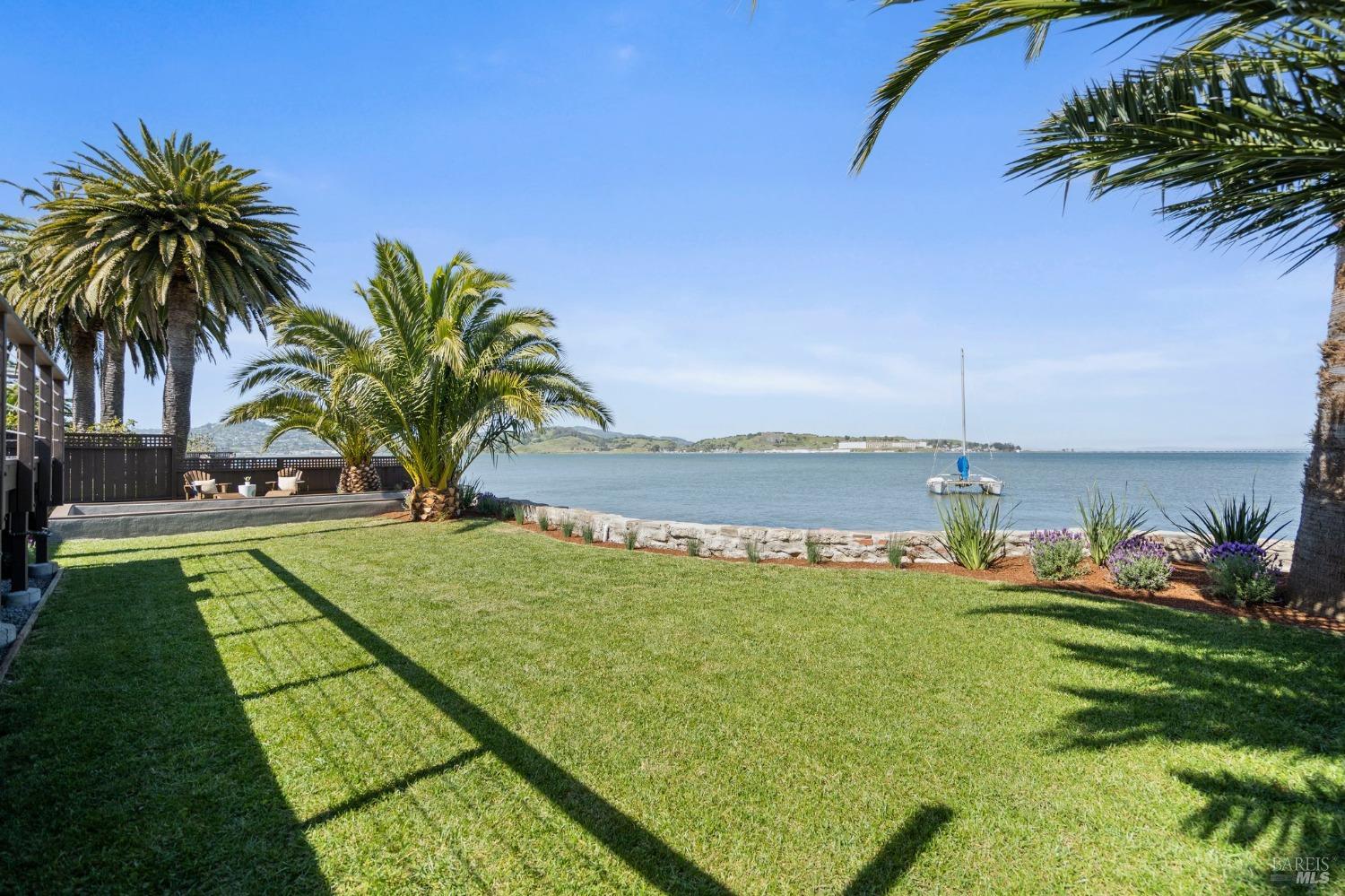 267 Golden Hind Psge