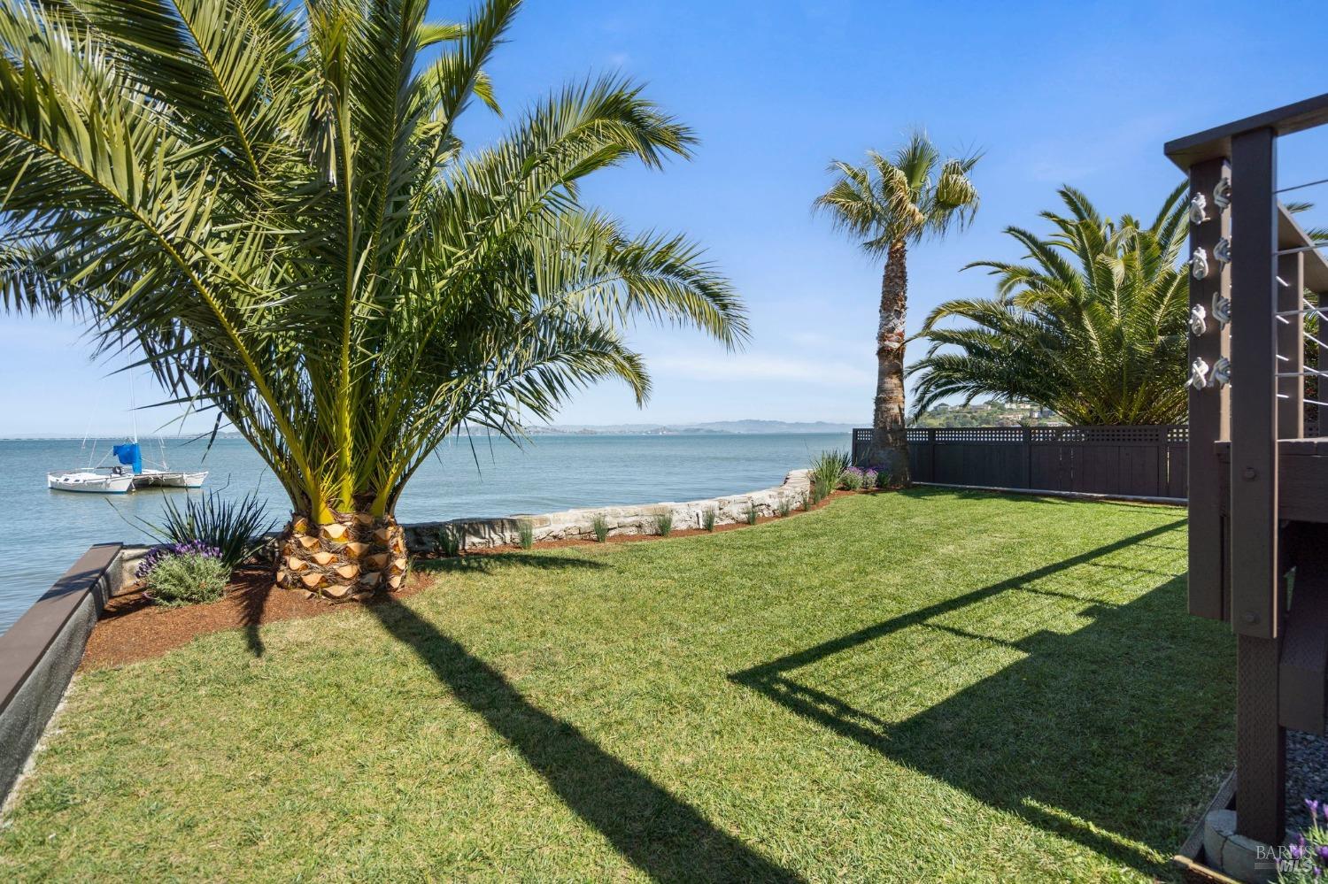 267 Golden Hind Psge