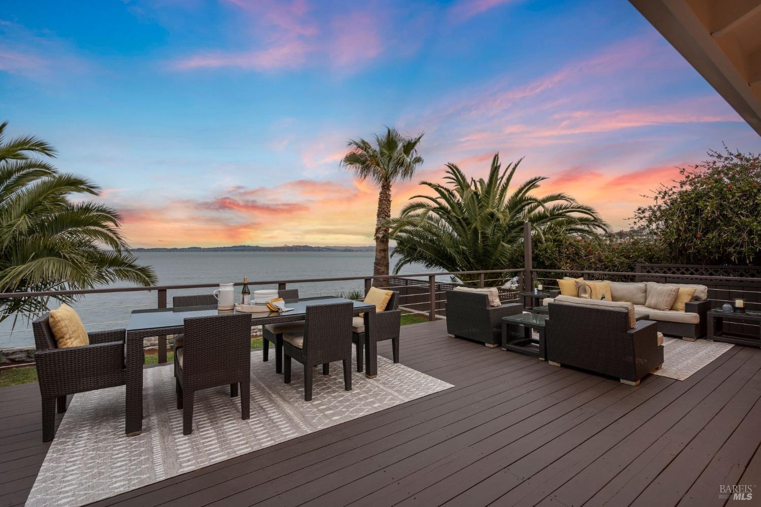 267 Golden Hind Psge