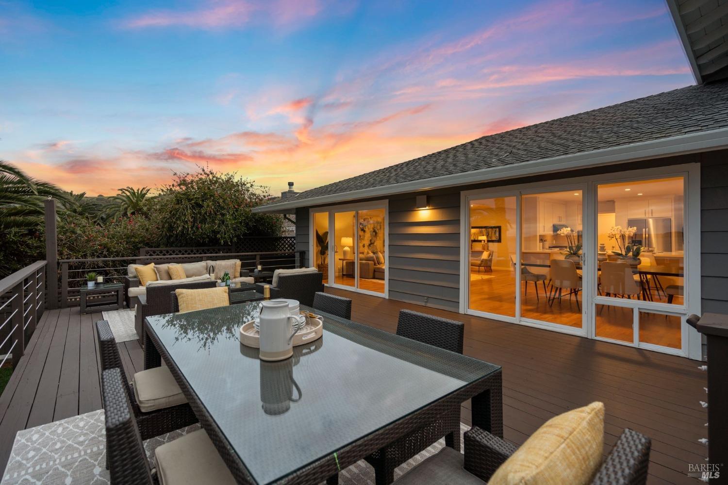 267 Golden Hind Psge