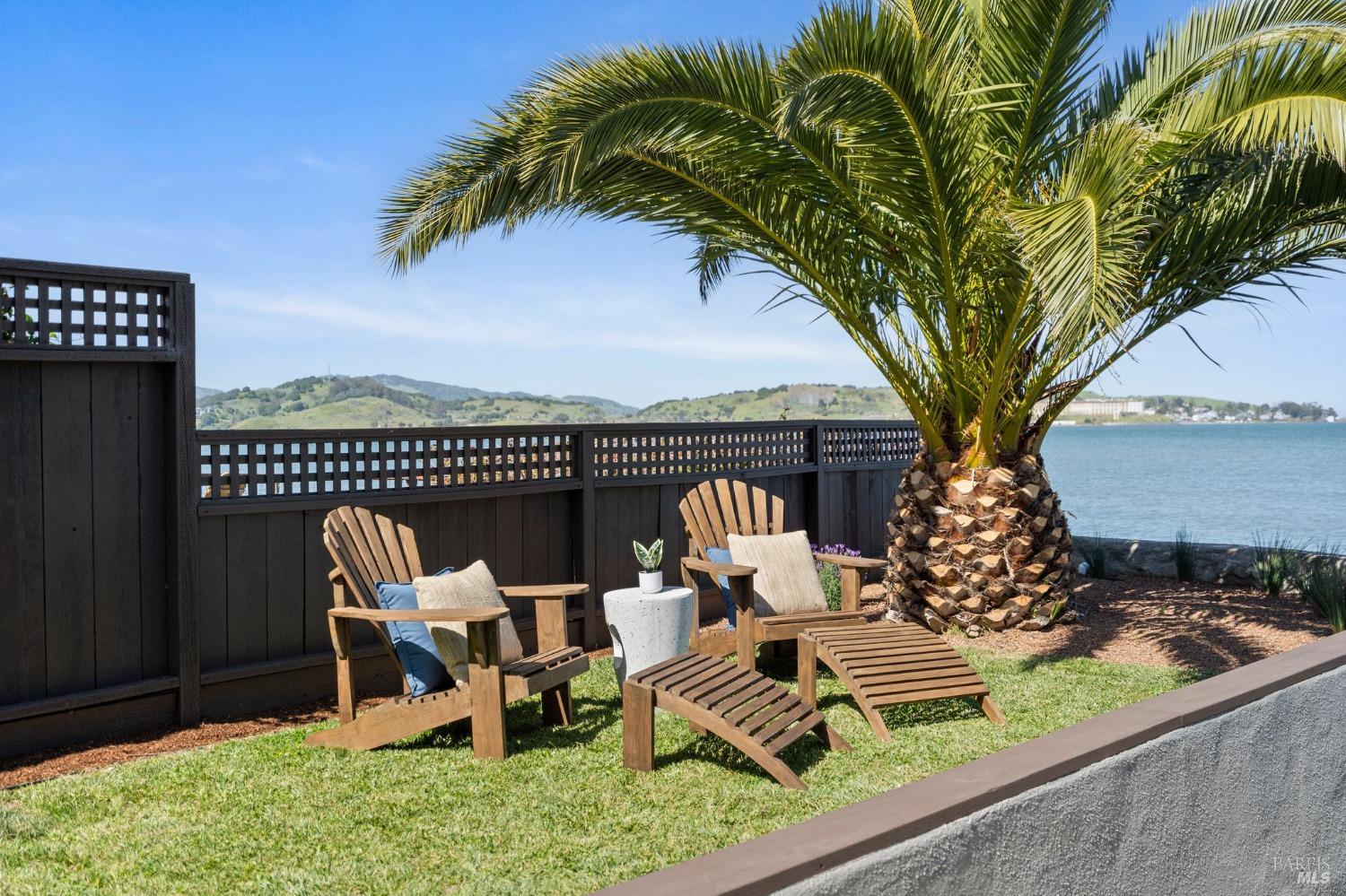 267 Golden Hind Psge