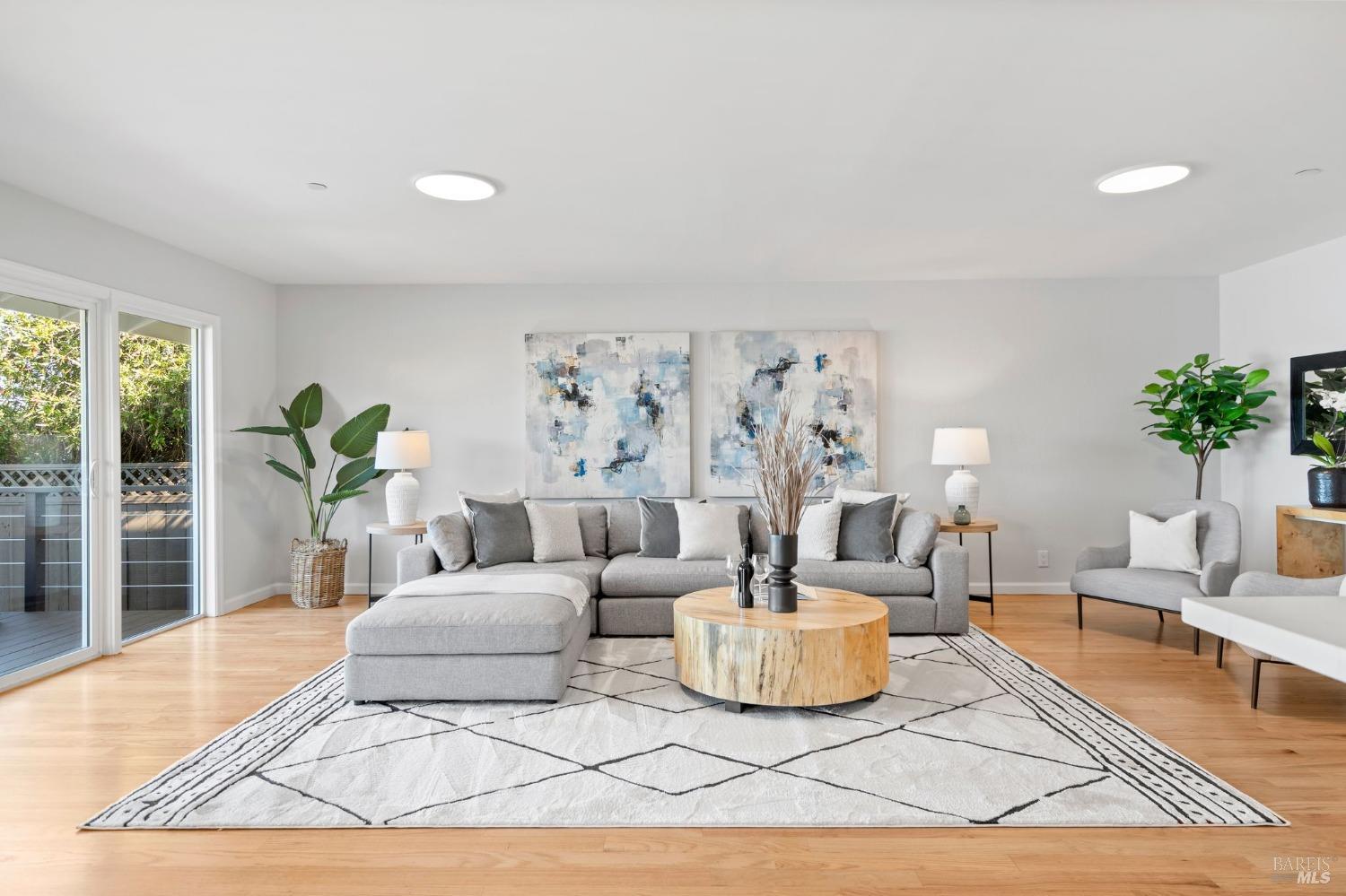 267 Golden Hind Psge