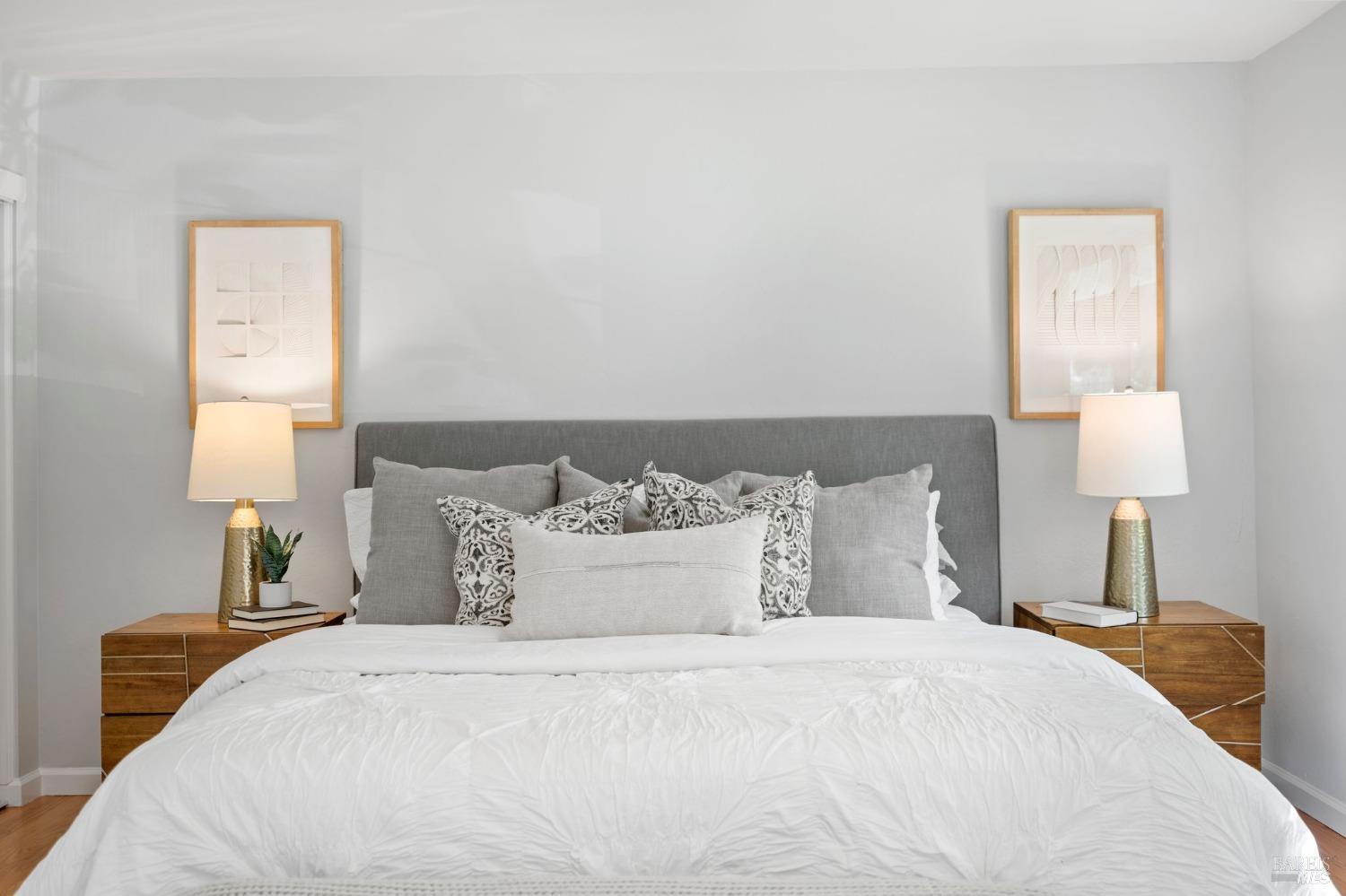 267 Golden Hind Psge