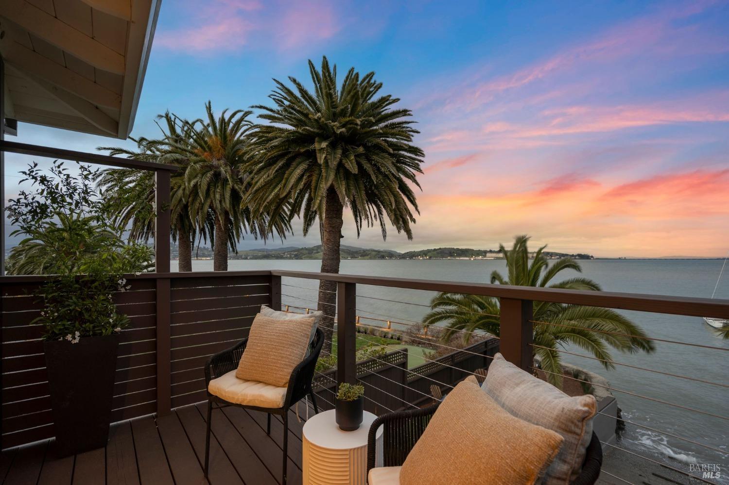 267 Golden Hind Psge