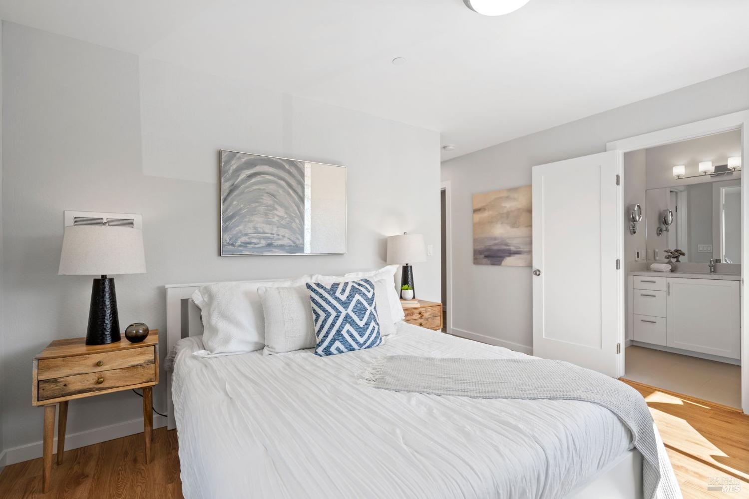 267 Golden Hind Psge