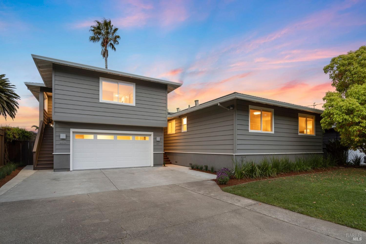 267 Golden Hind Psge