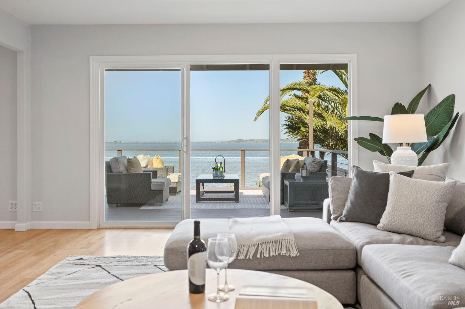 267 Golden Hind Psge