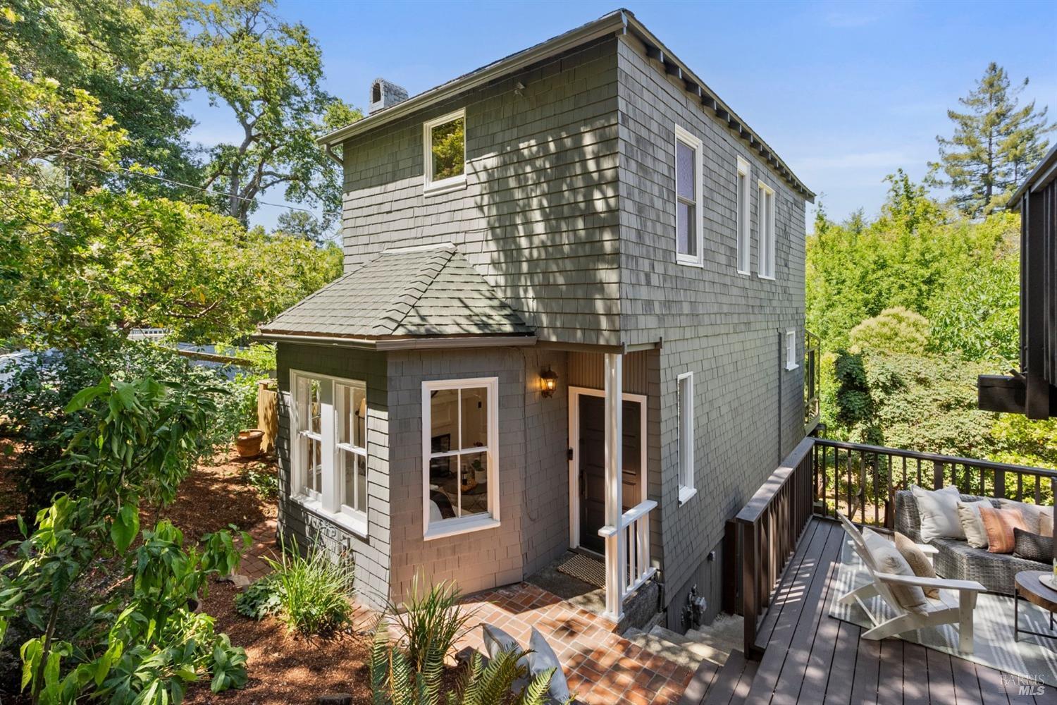 28 Forest Ave
