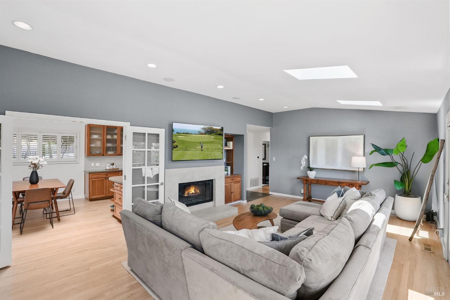 92 Woodside Dr